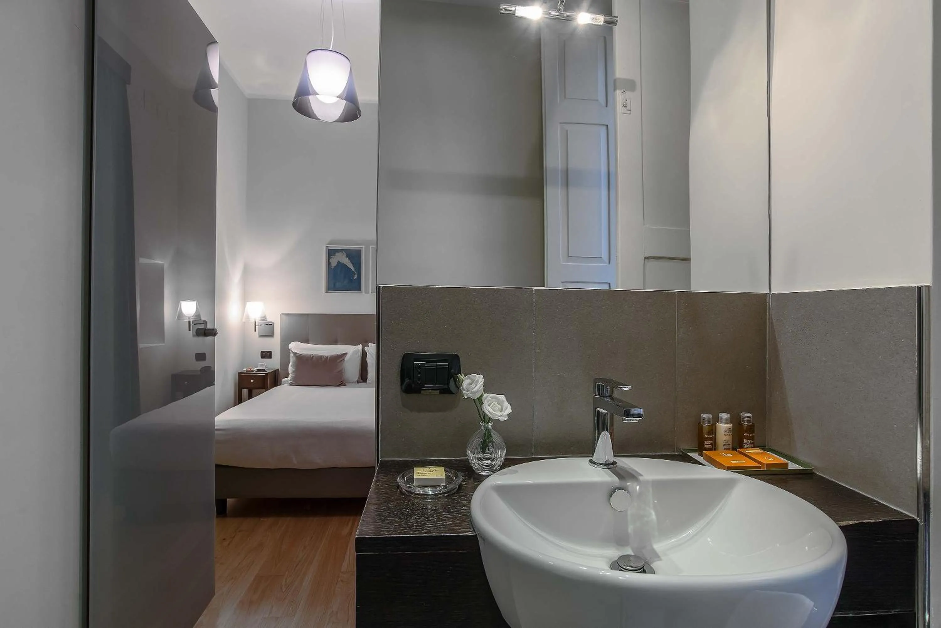Bathroom, Bed in Relais Rione Ponte