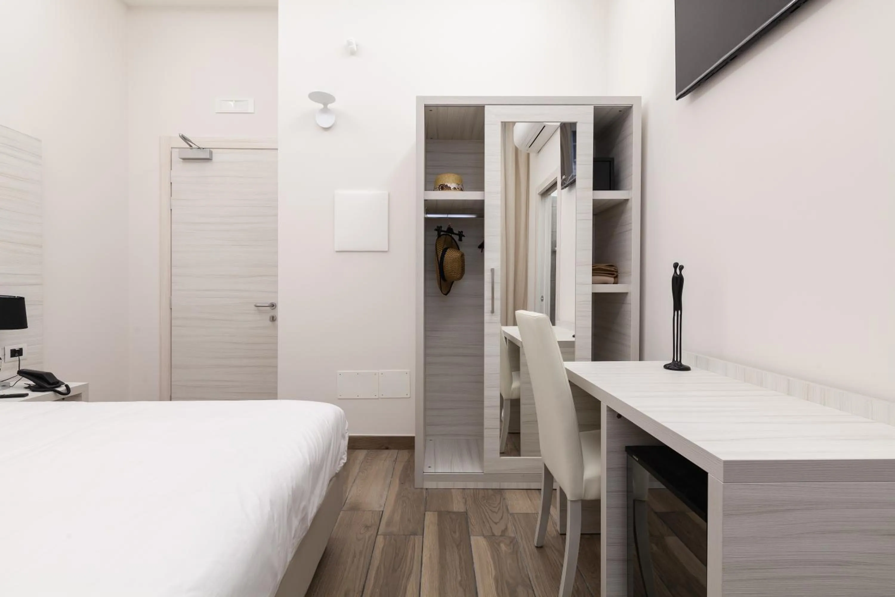 Bedroom, Bed in Hub Naples
