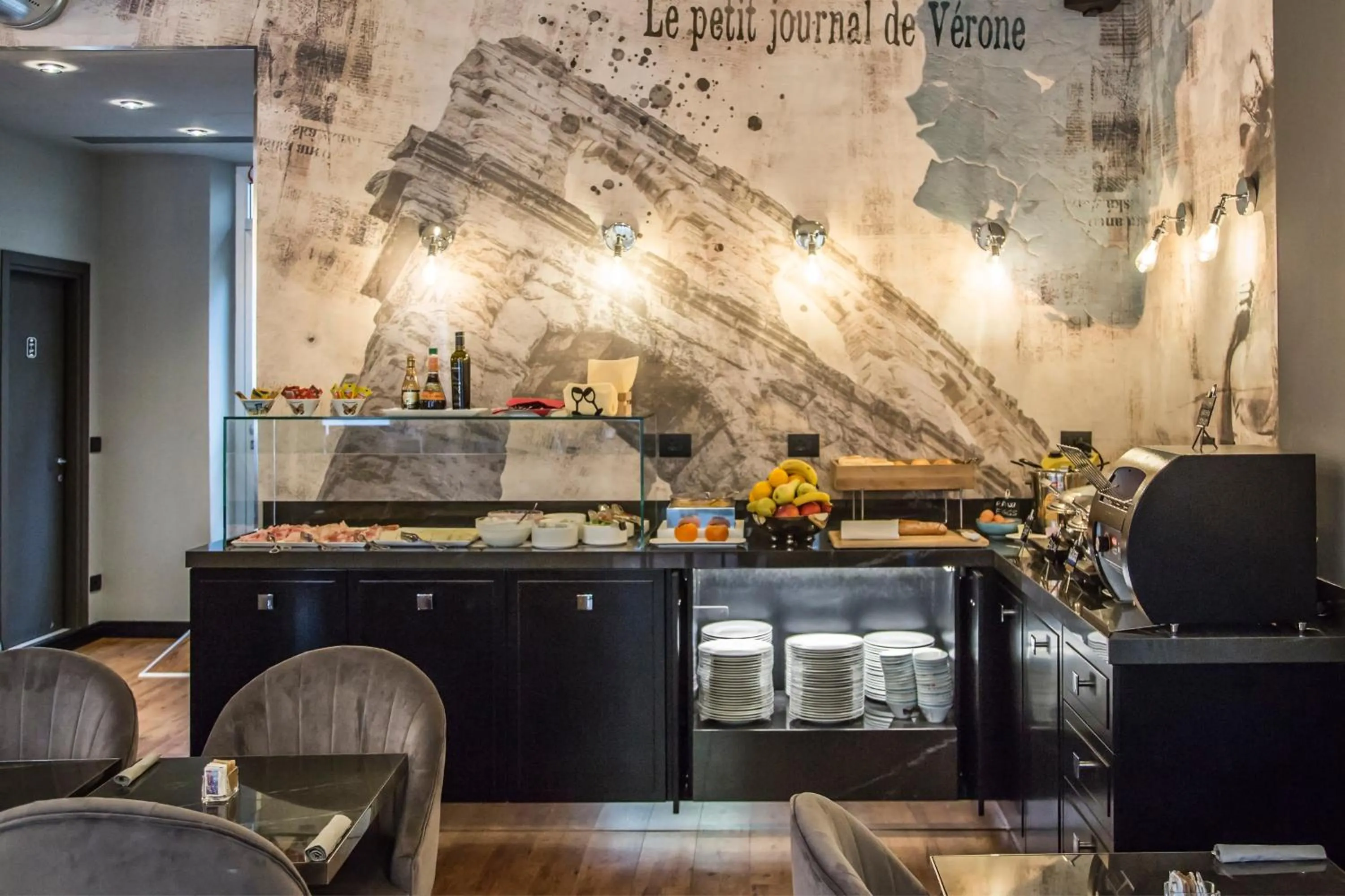 Restaurant/places to eat in Verona House Aparthotel