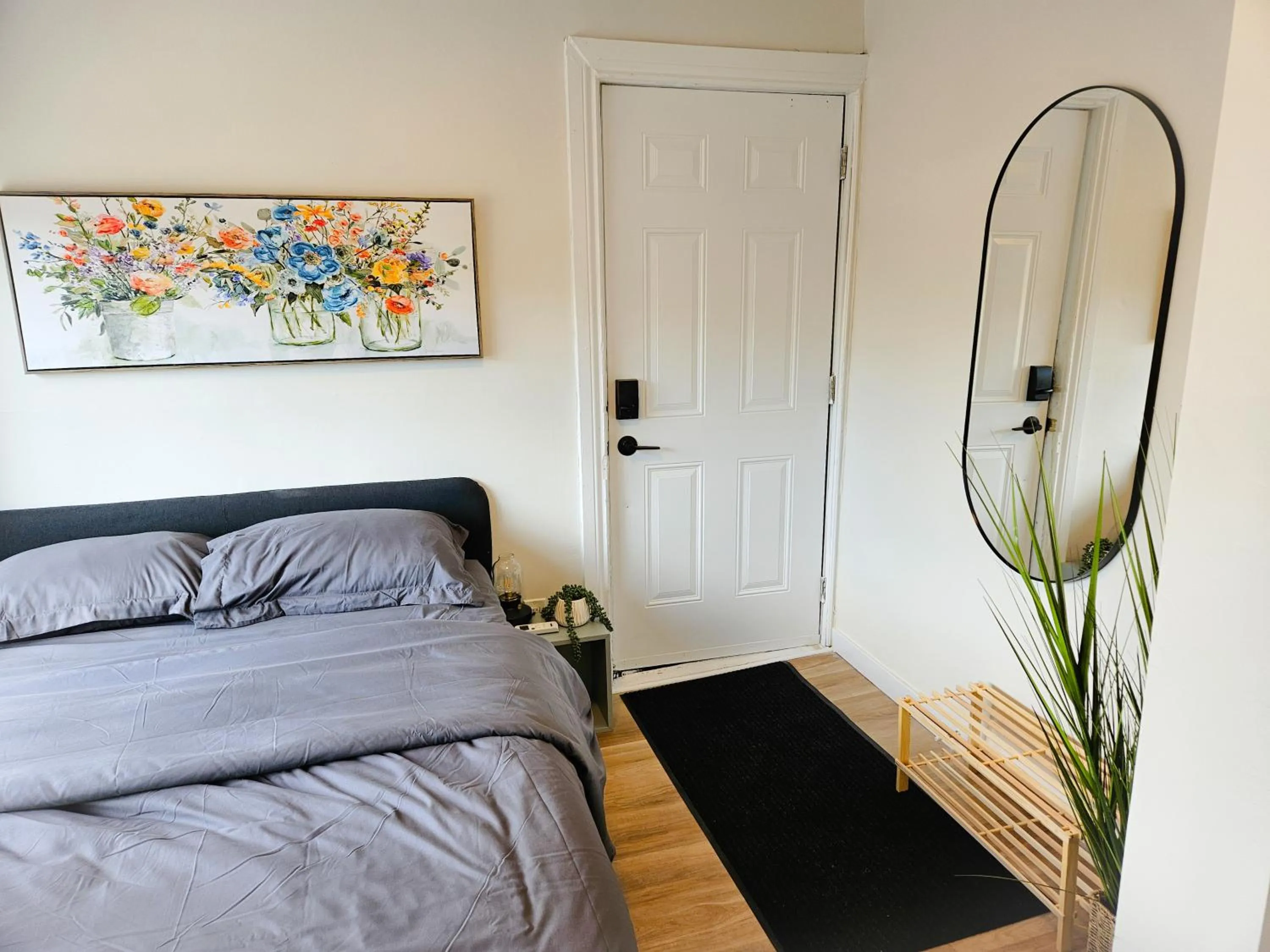 Bed in JstLikeHome - Old Ottawa Suite & Guesthouse