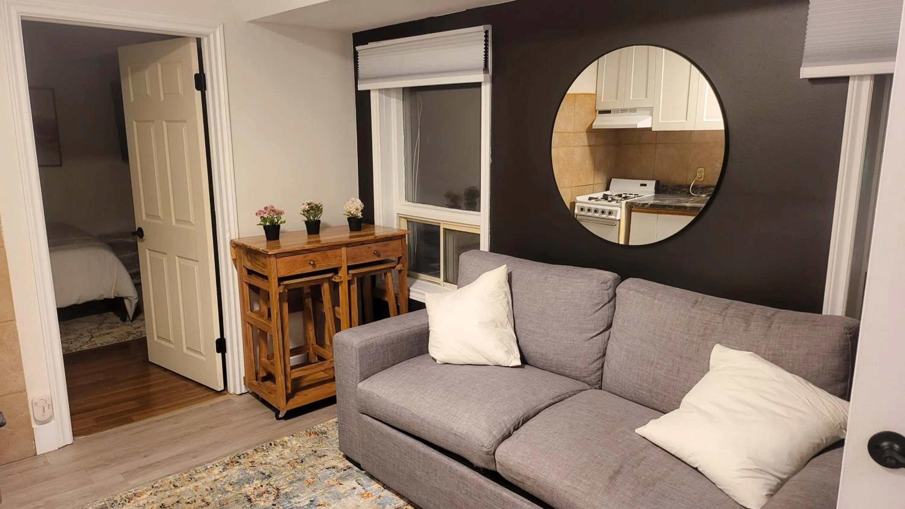 JstLikeHome - Old Ottawa Suite & Guesthouse