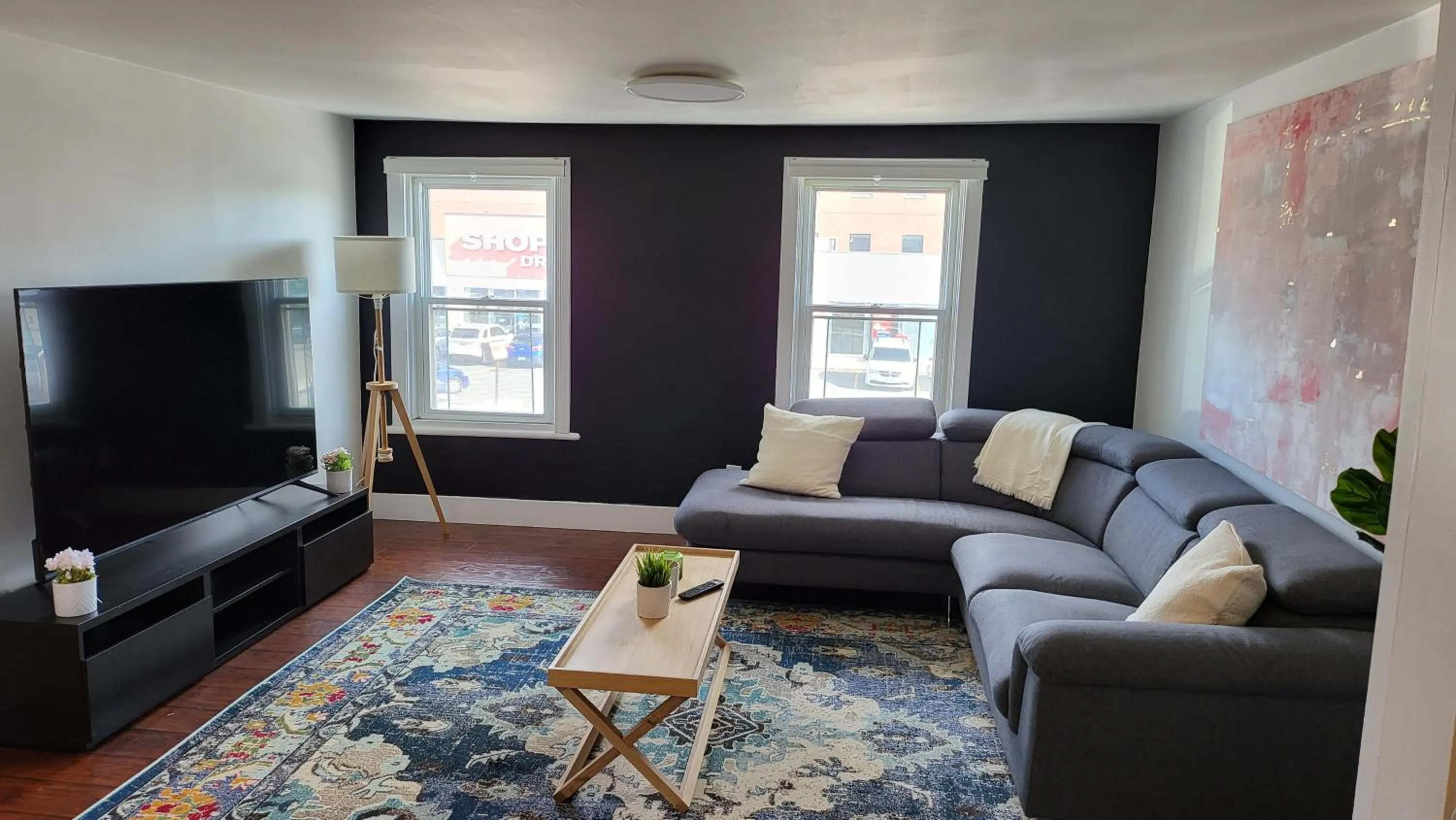 JstLikeHome - Old Ottawa Suite & Guesthouse