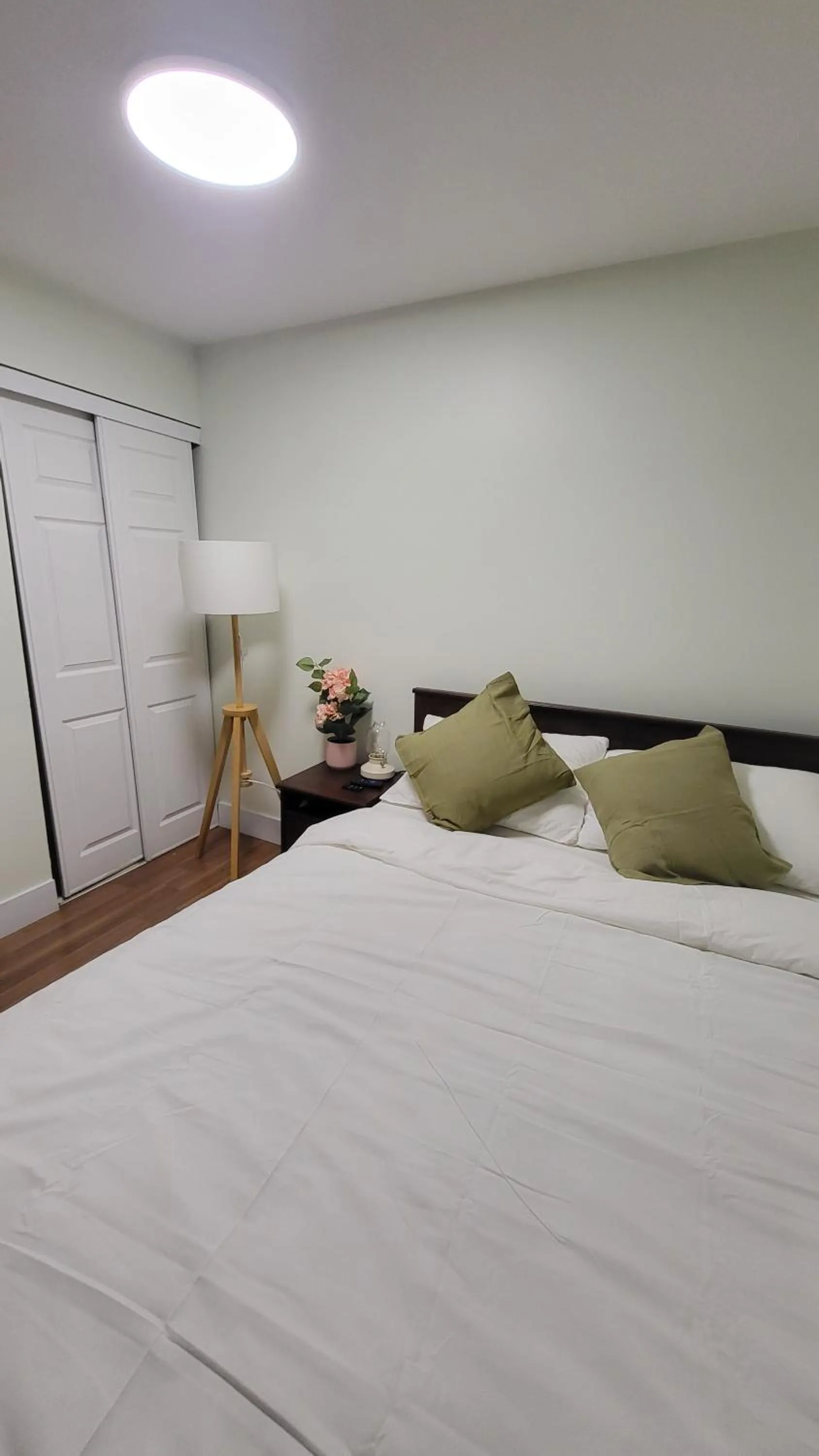 Bed in JstLikeHome - Old Ottawa Suite & Guesthouse