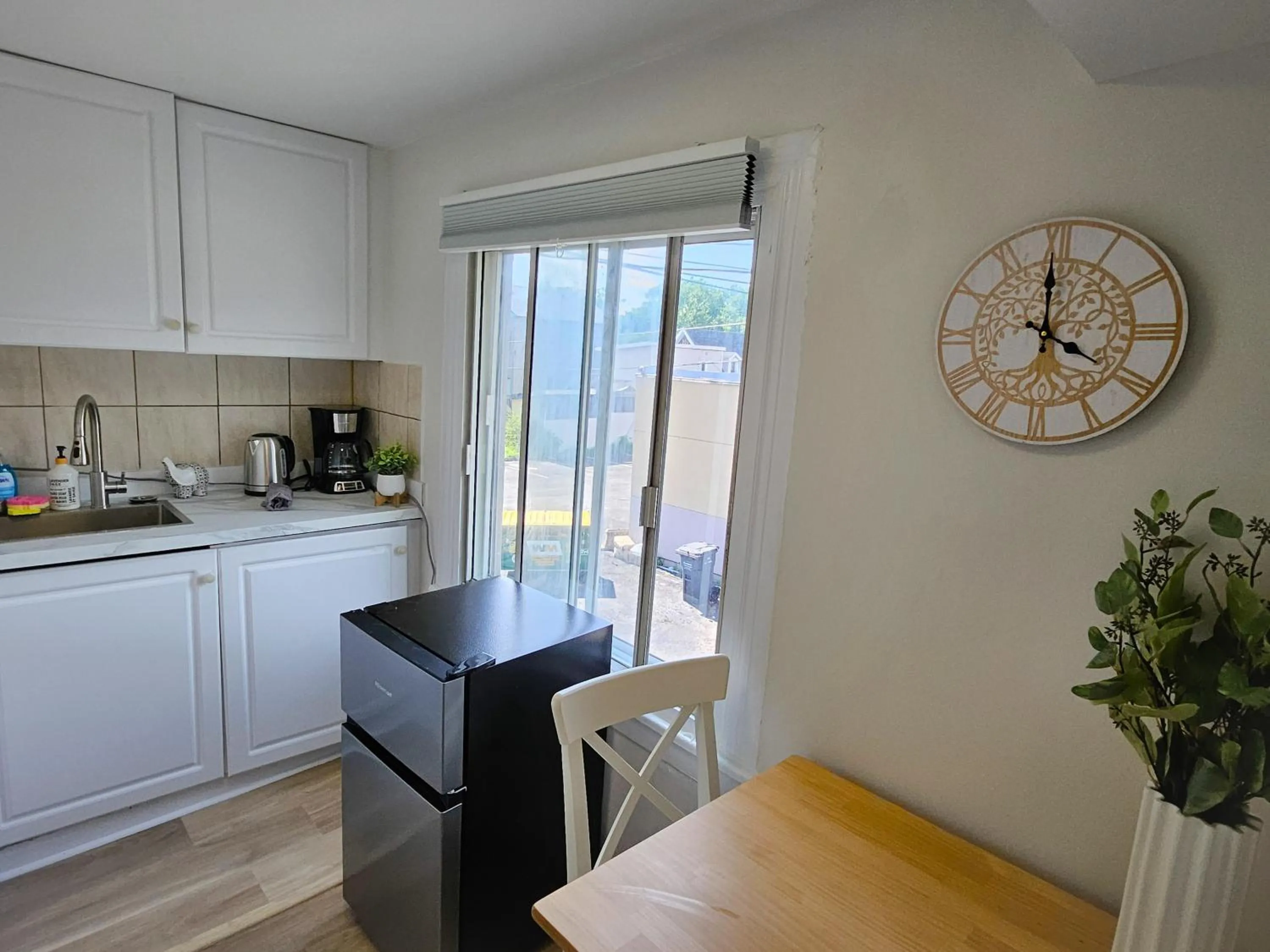 JstLikeHome - Old Ottawa Suite & Guesthouse