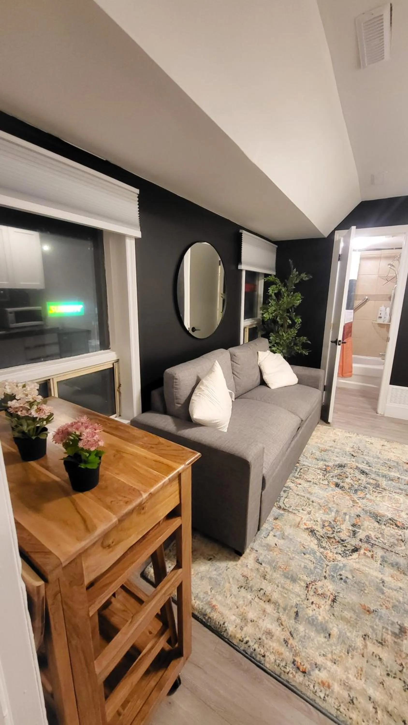 Bed in JstLikeHome - Old Ottawa Suite & Guesthouse