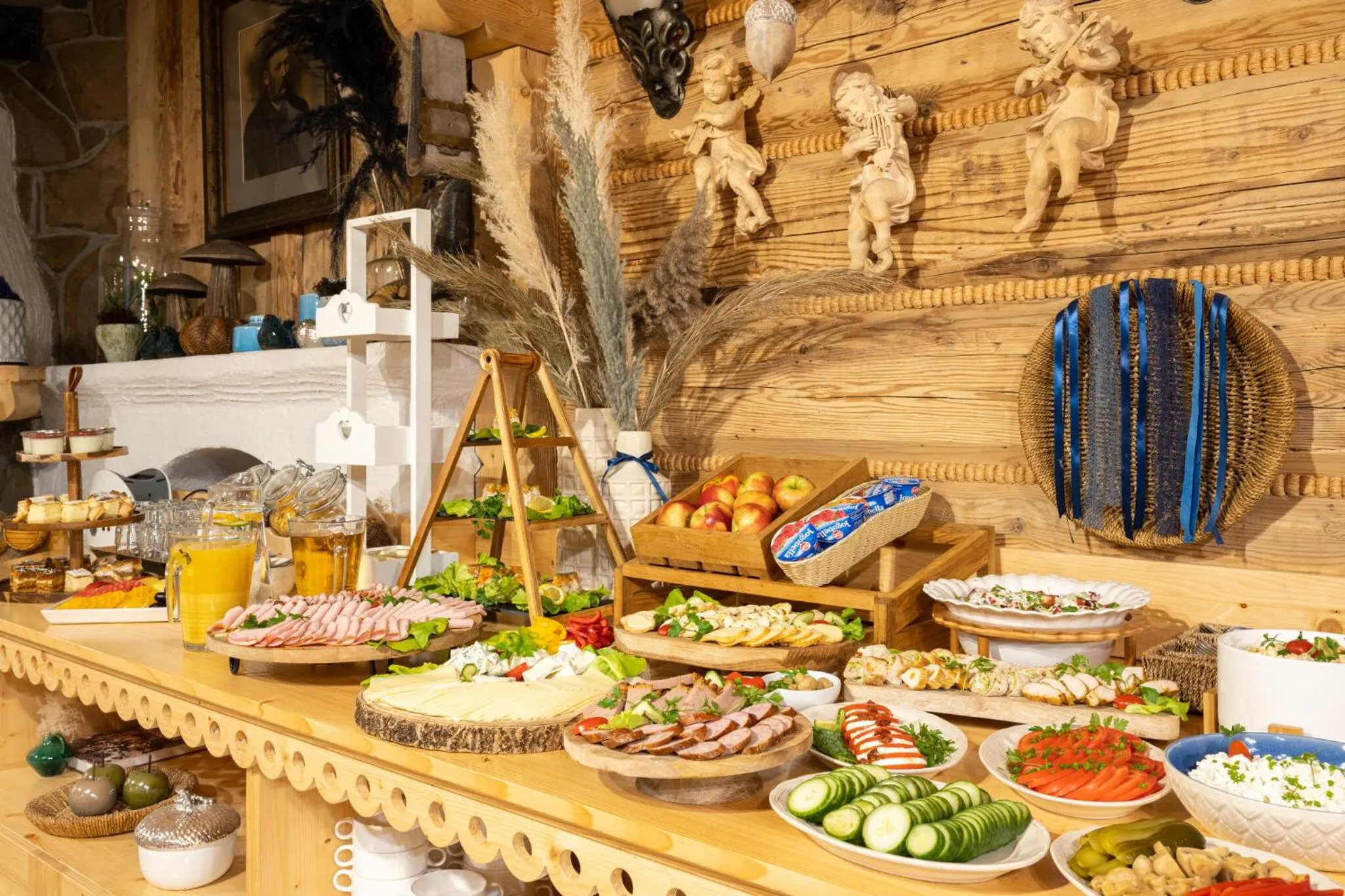 Buffet breakfast in Willa Bór