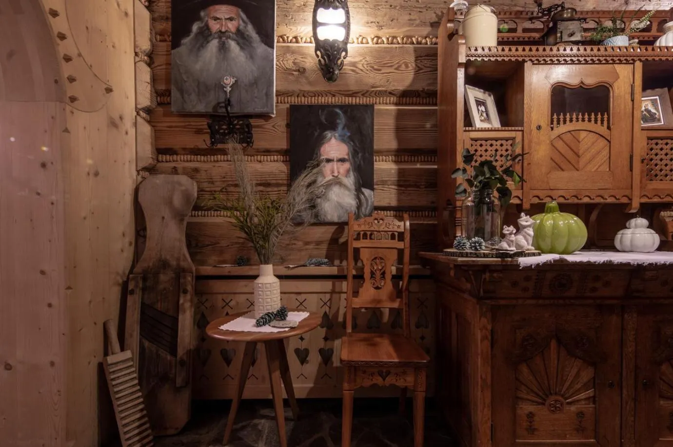 Decorative detail in Willa Bór