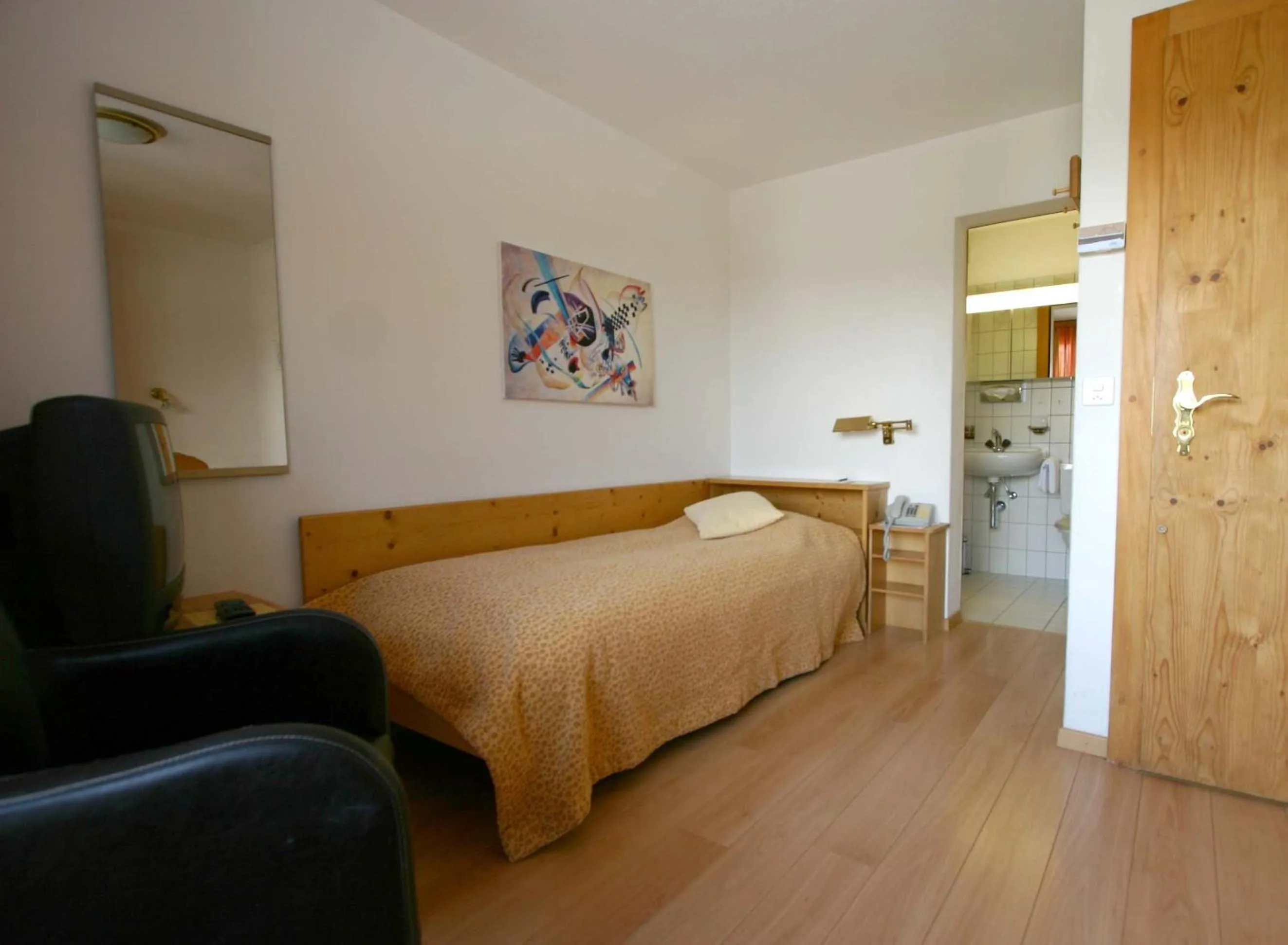 Bed in Hotel Pöstli