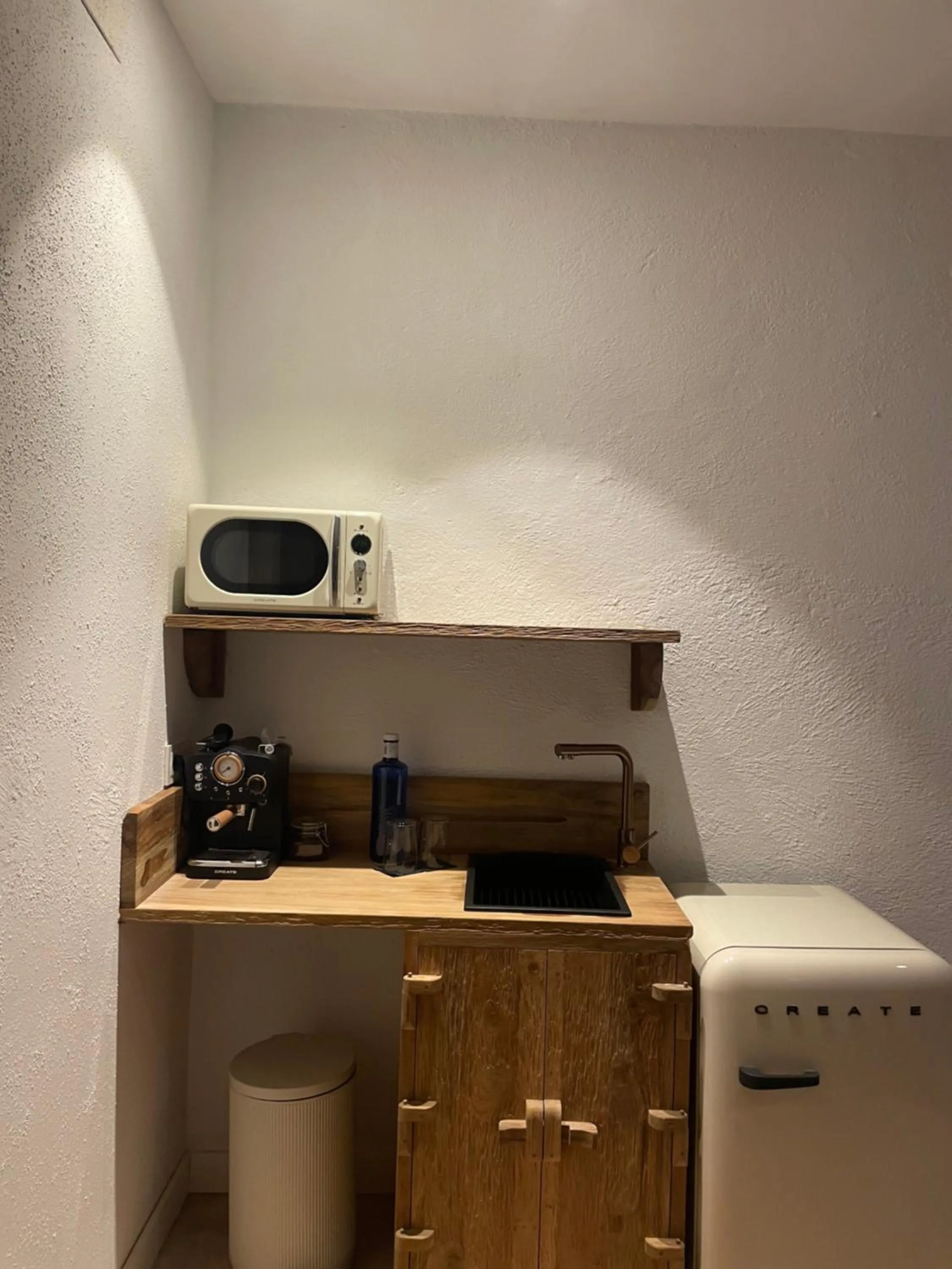 Kitchen or kitchenette in La Mer Hotel