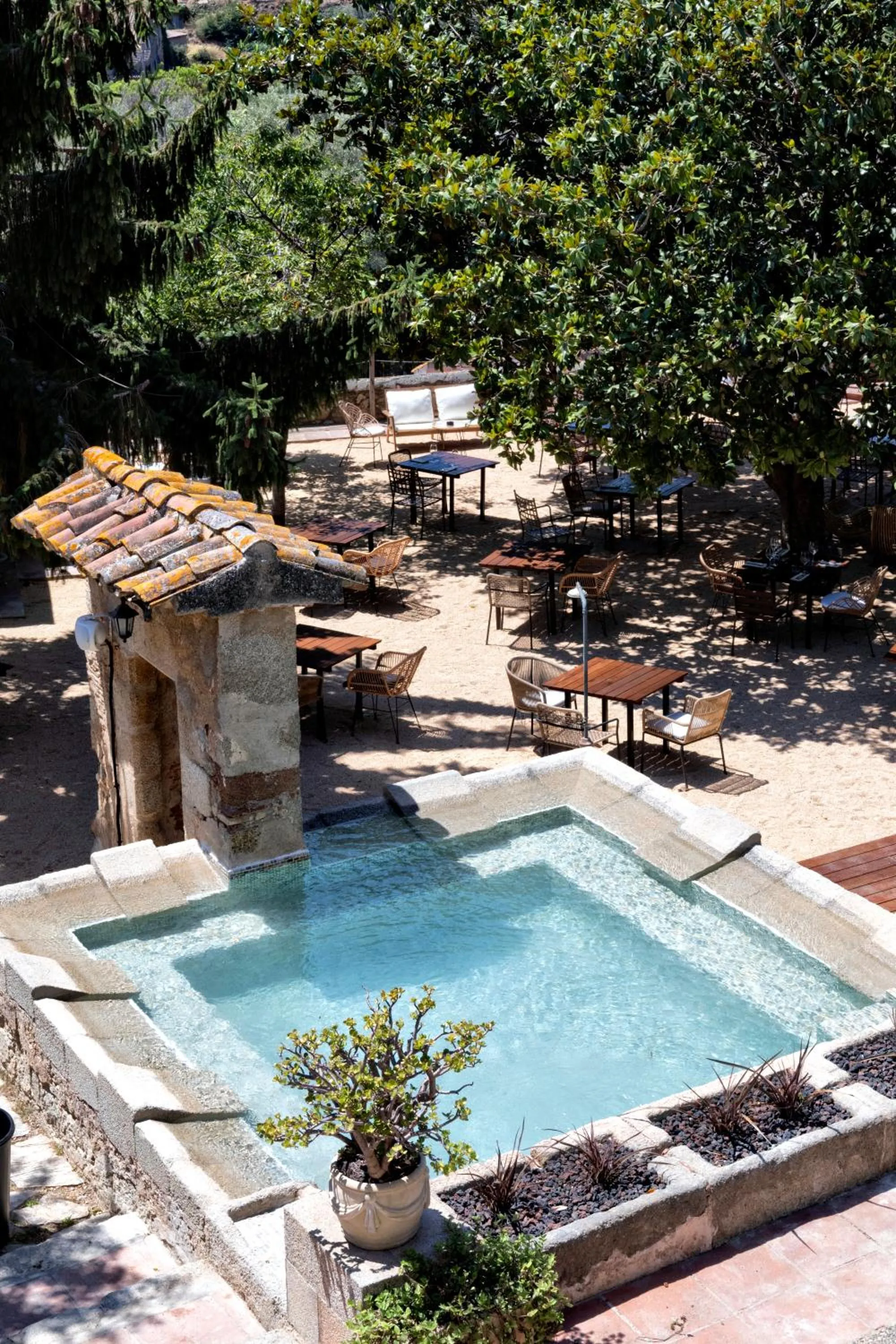 Restaurant/places to eat in La Mer Hotel