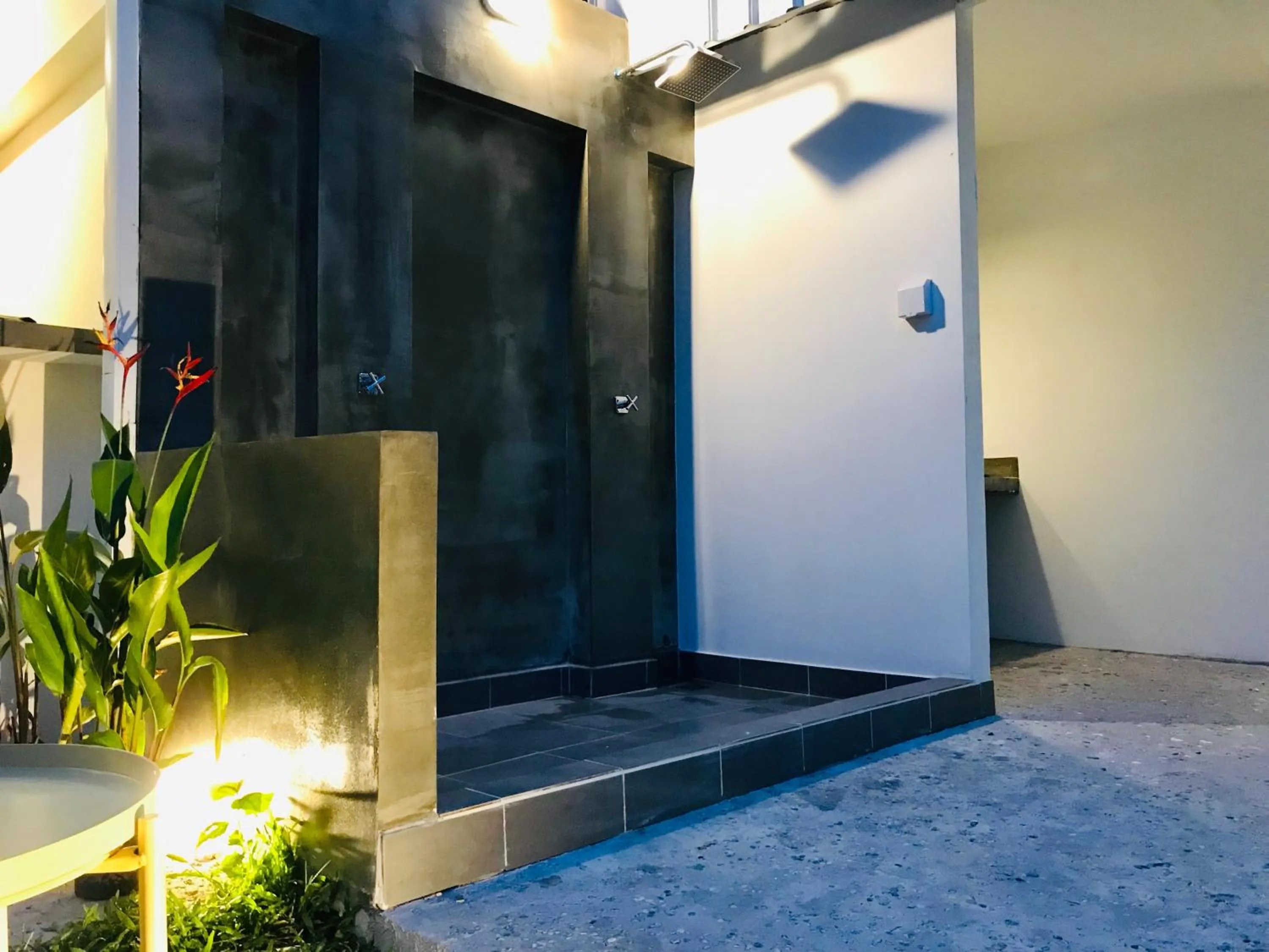 Shower in Glow Inn Siem Reap