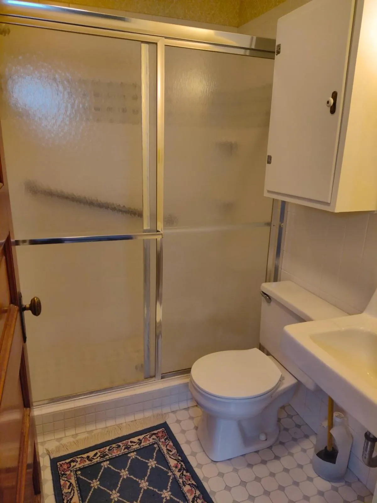 Toilet in The Weis Mansion Bed and Breakfast