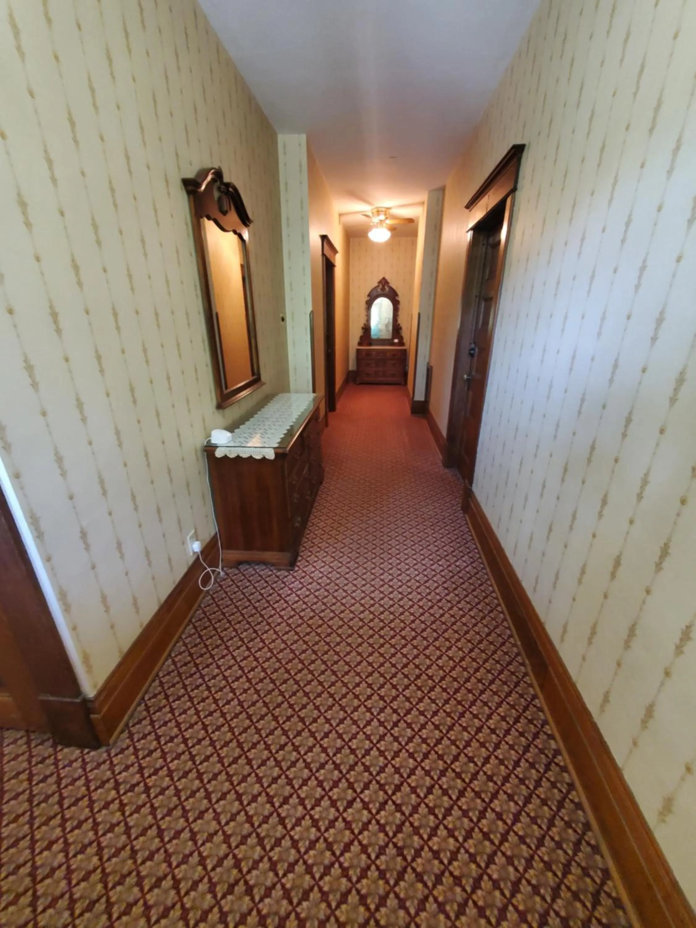 Property building in The Weis Mansion Bed and Breakfast