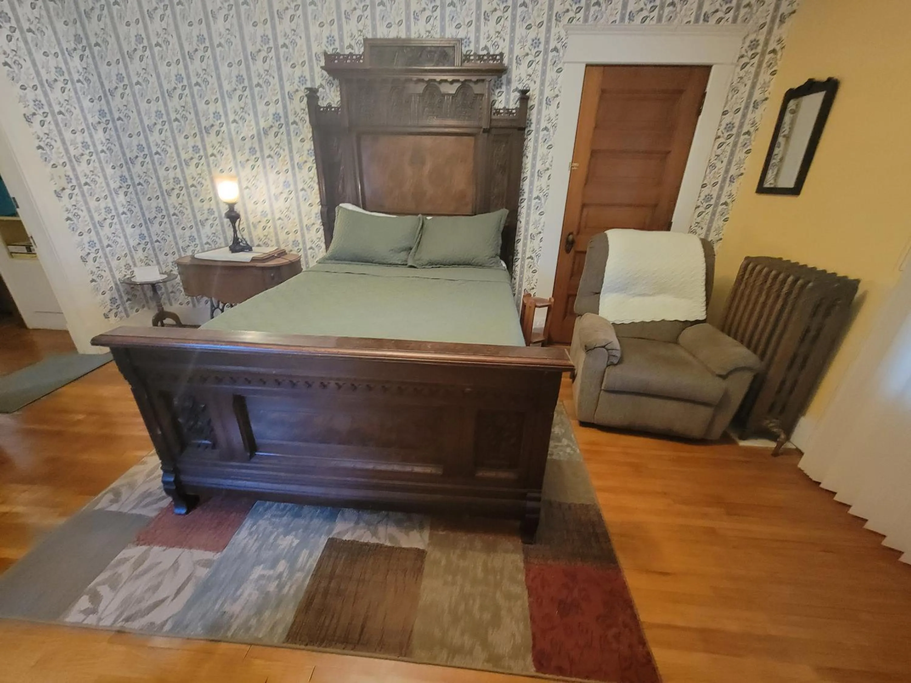 Bed in The Weis Mansion Bed and Breakfast