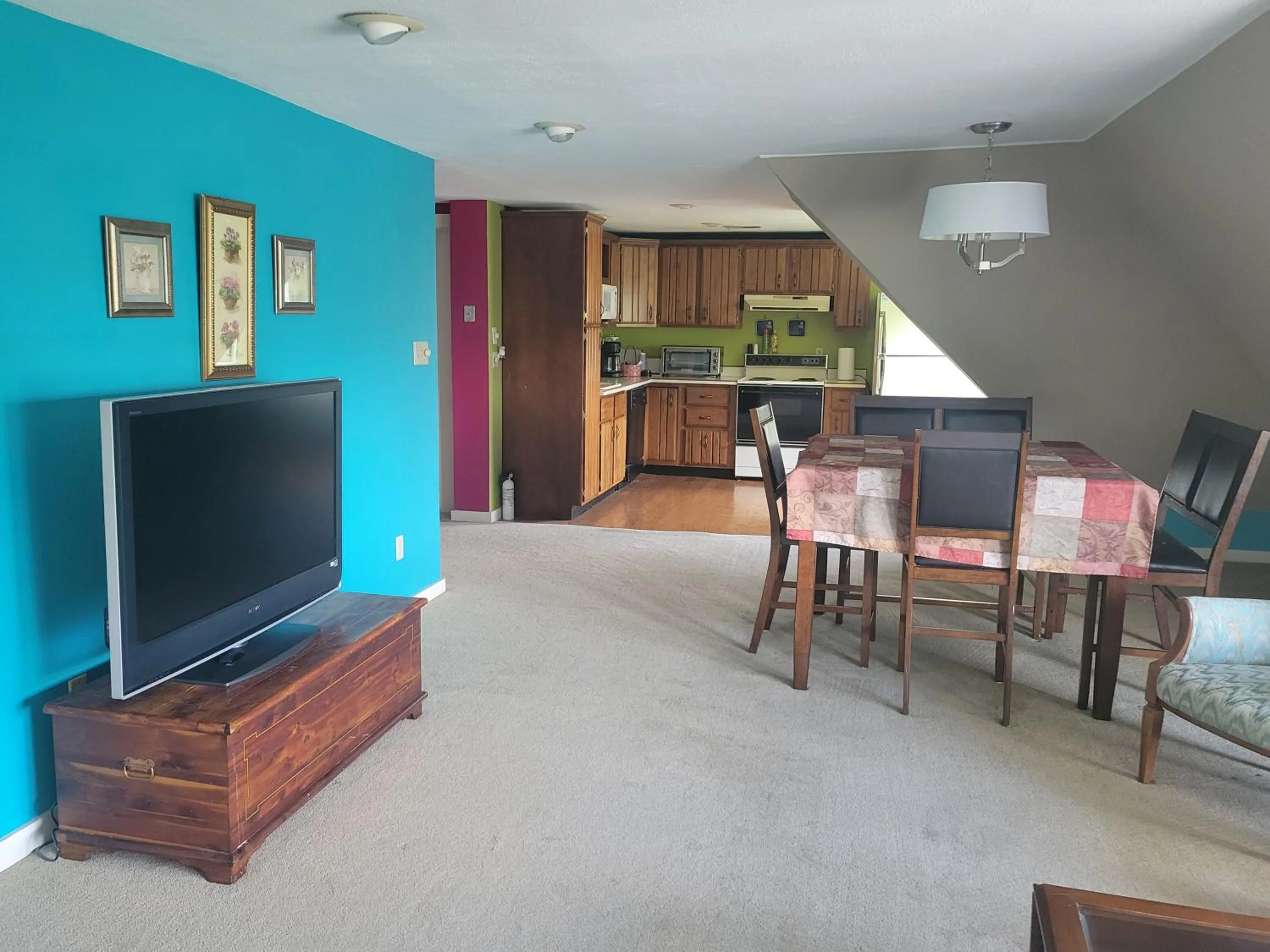Living room in The Weis Mansion Bed and Breakfast