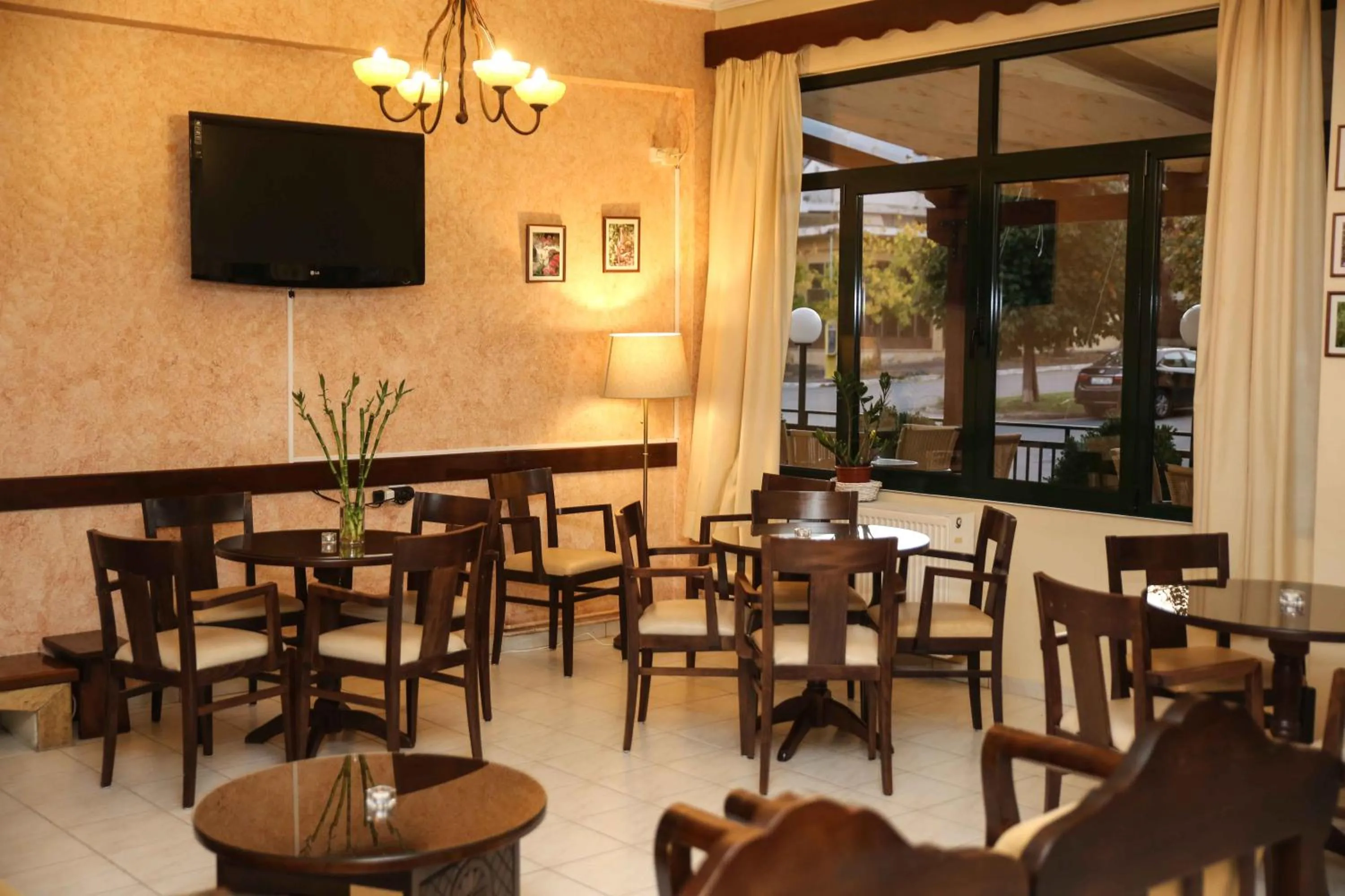 Coffee/tea facilities in Anixis Hotel