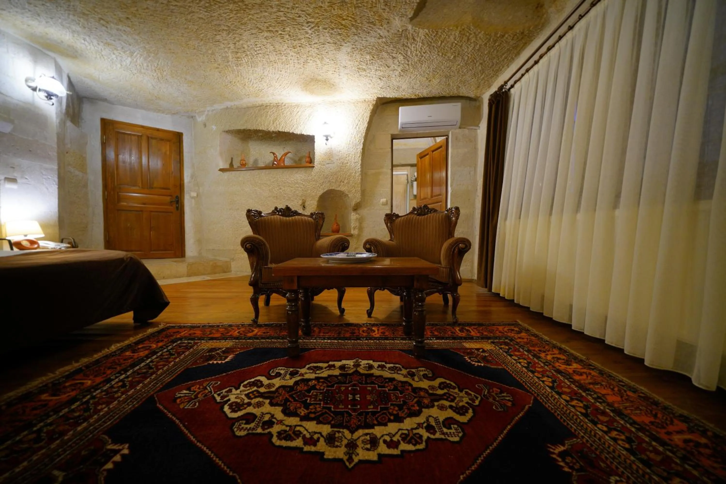 Living room in Harman Cave Hotel
