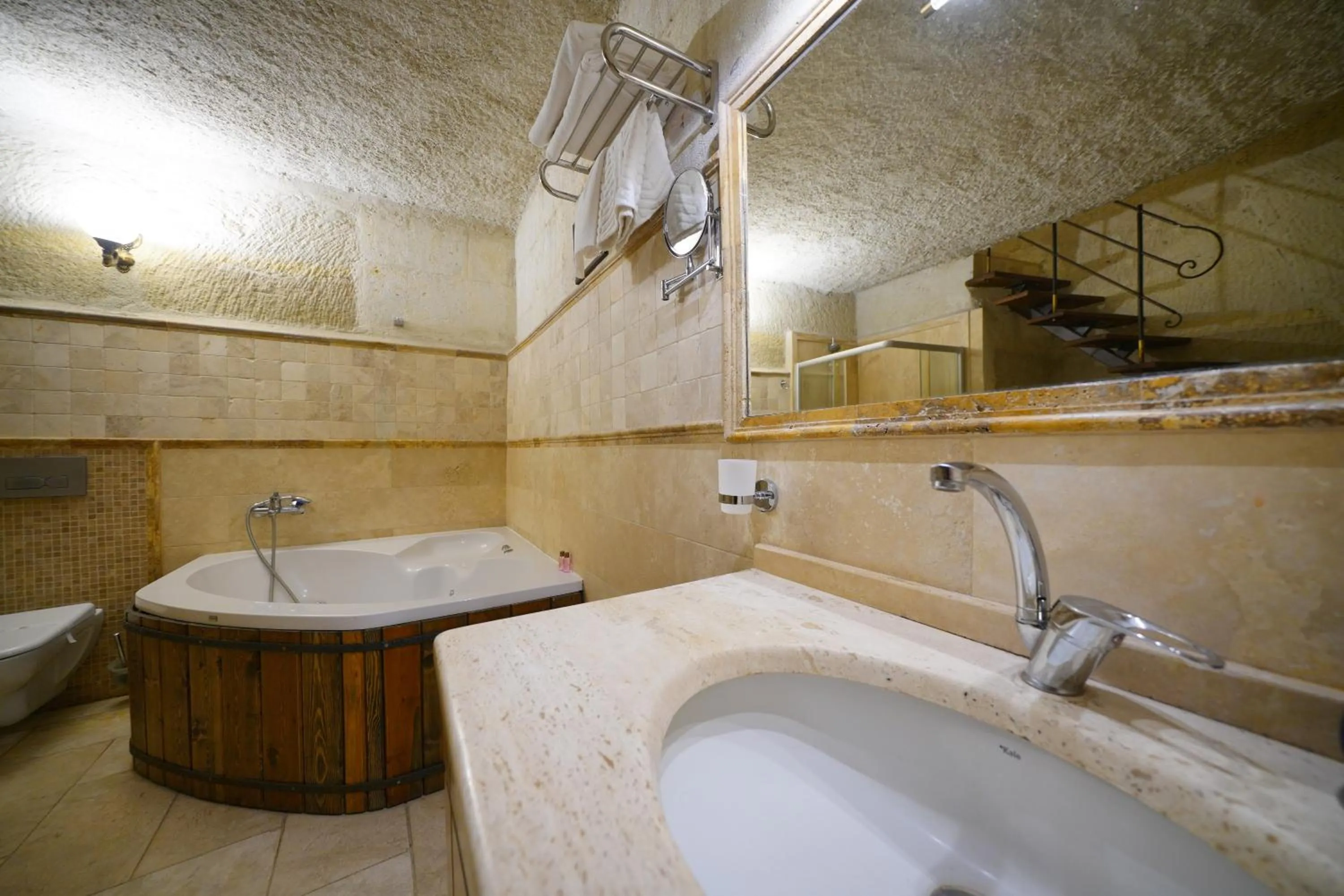 Toilet in Harman Cave Hotel