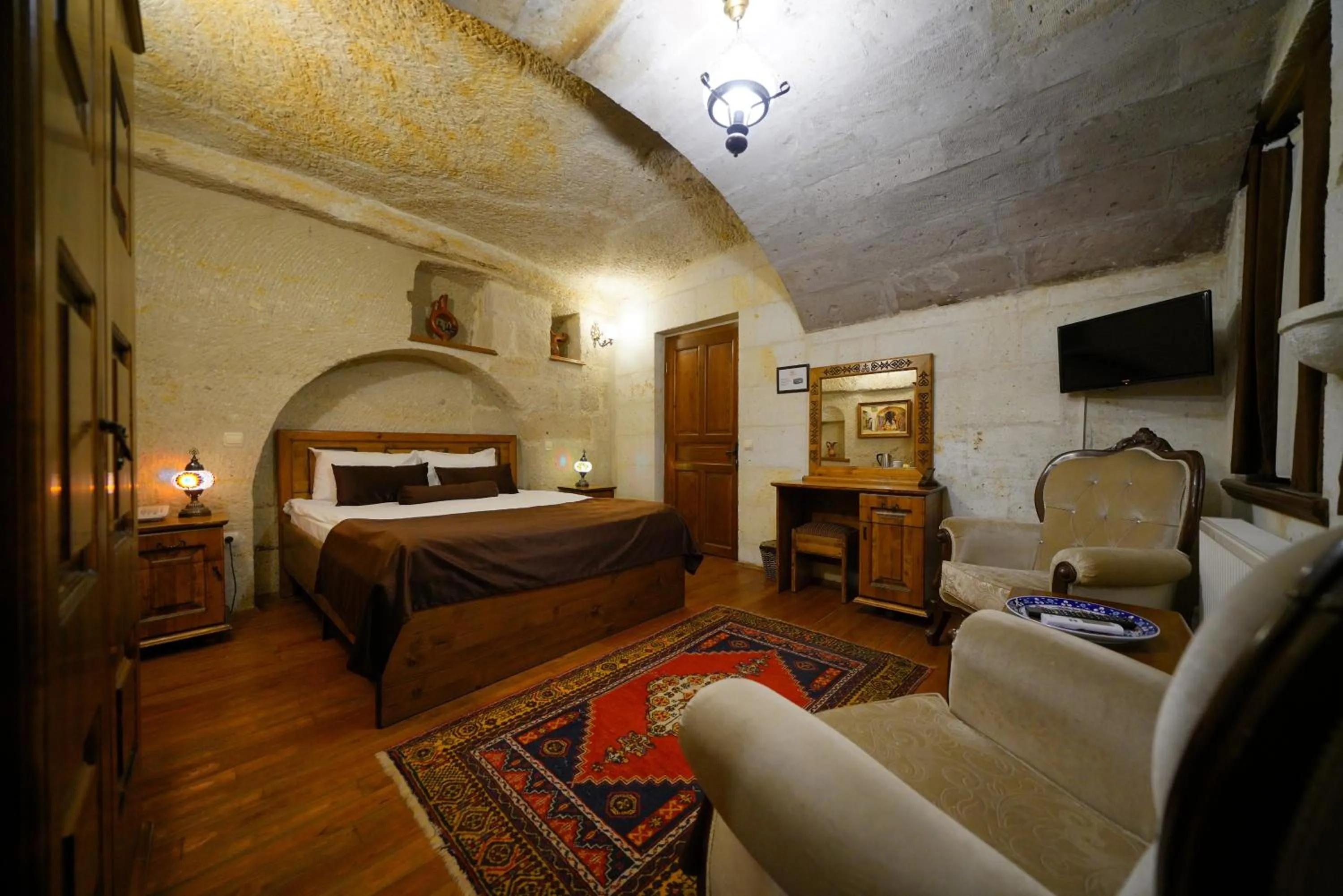 Bed in Harman Cave Hotel