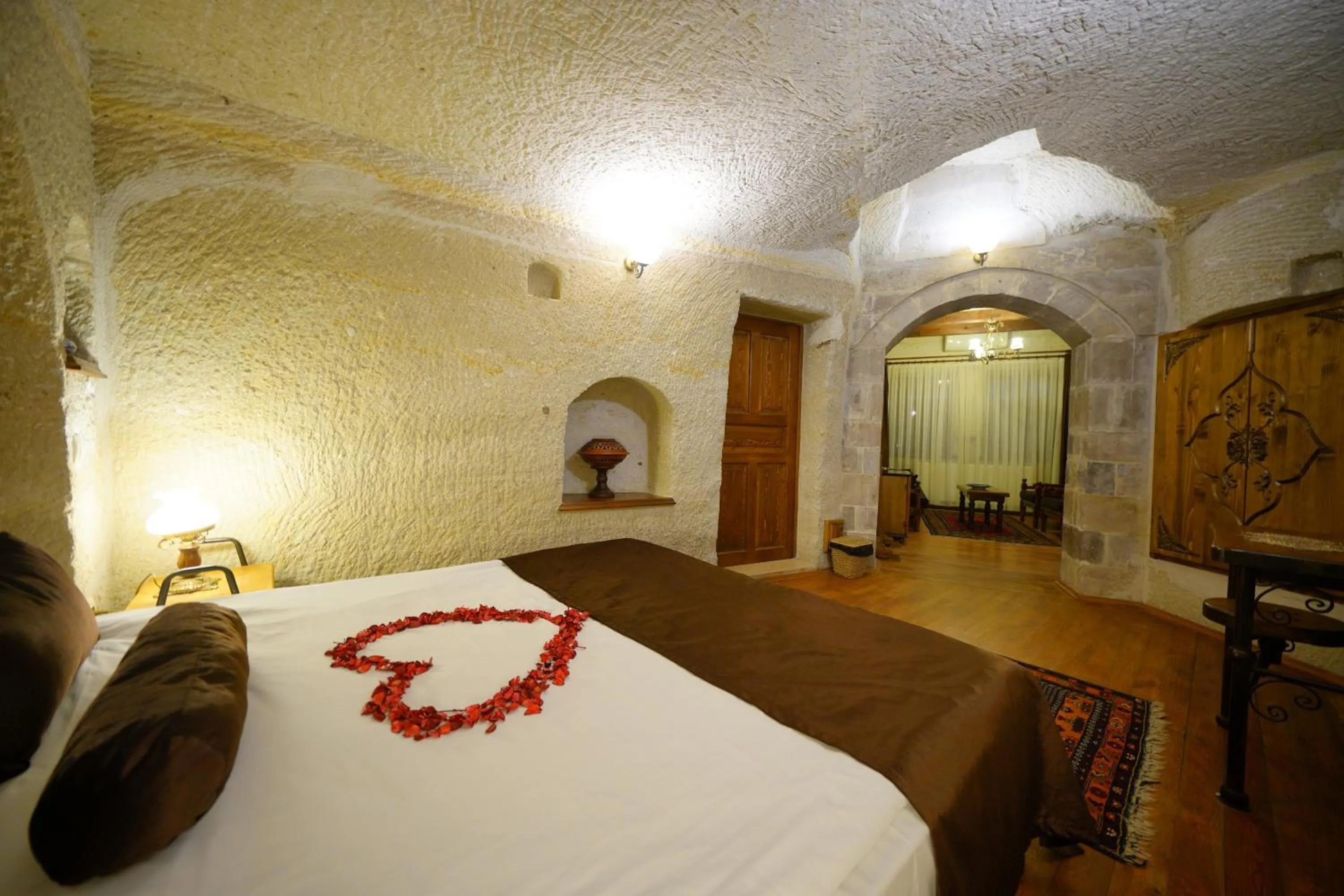 Bed in Harman Cave Hotel