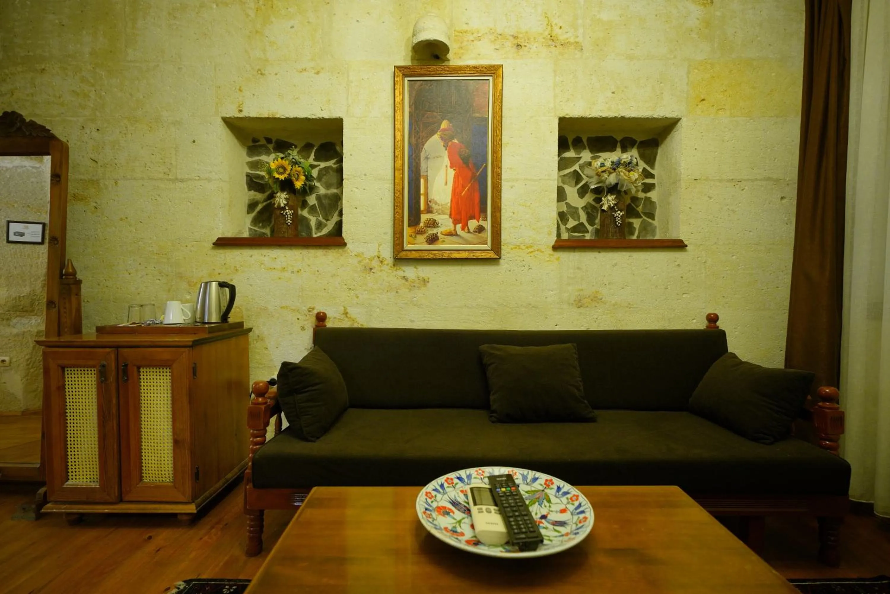 Coffee/tea facilities in Harman Cave Hotel