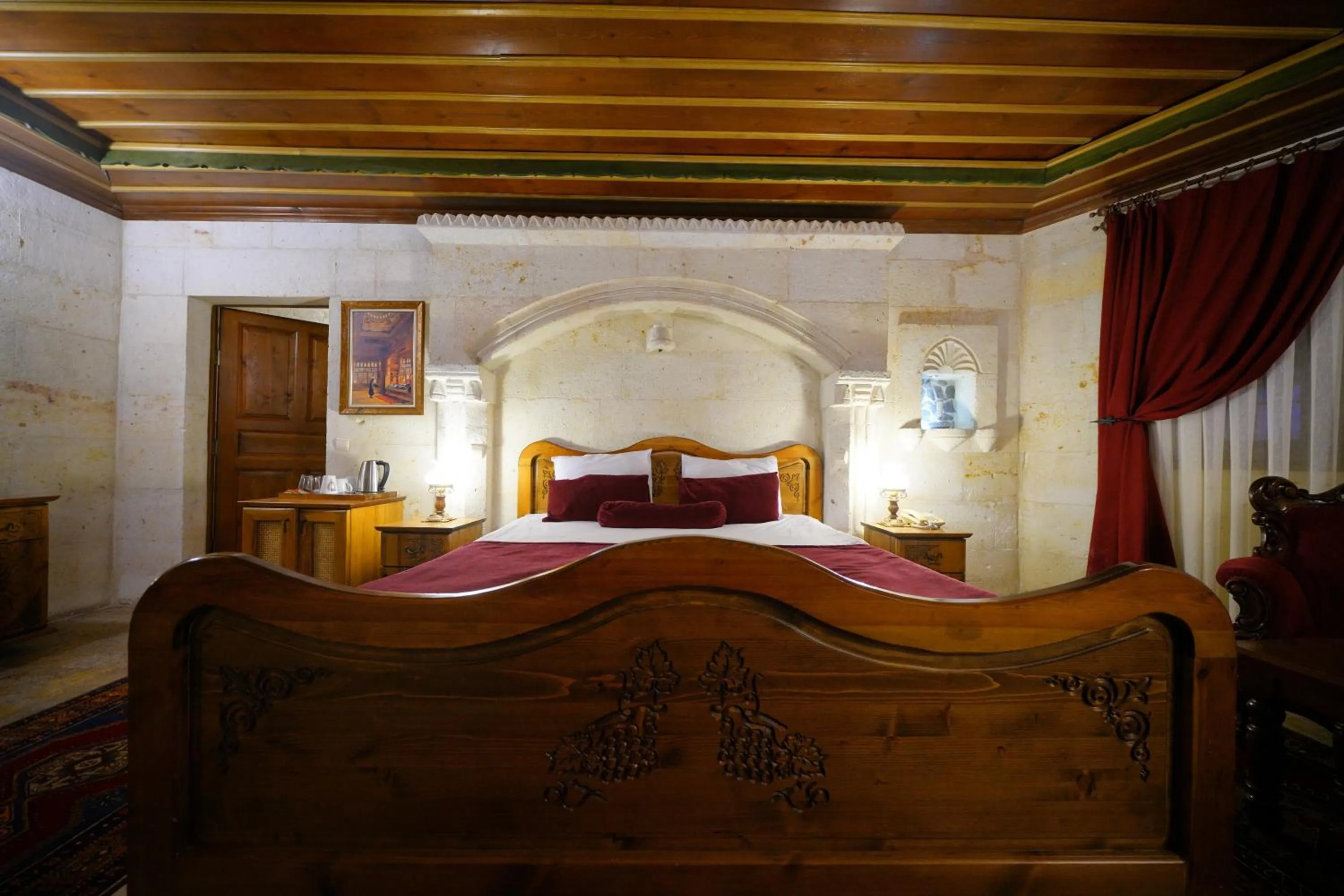 Bed in Harman Cave Hotel