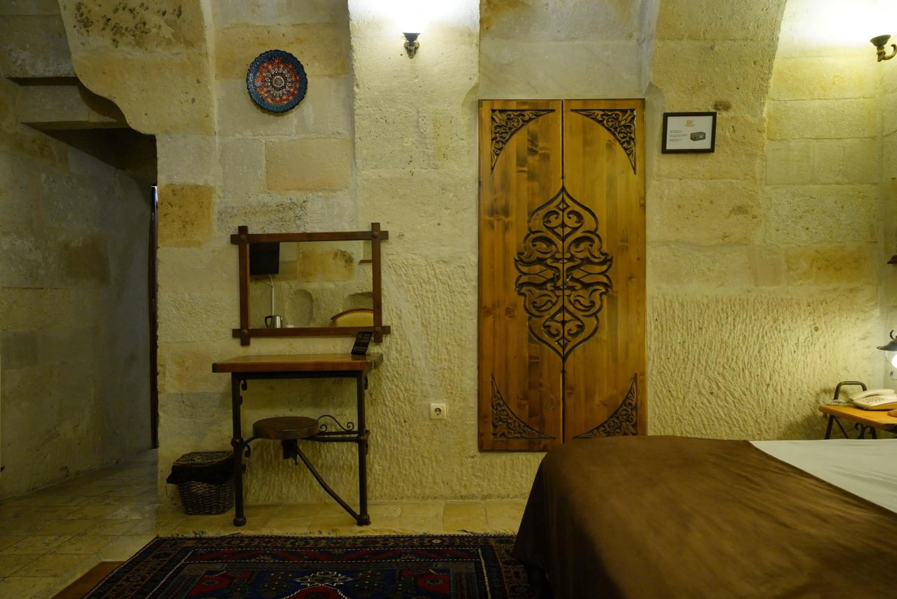 Bed in Harman Cave Hotel