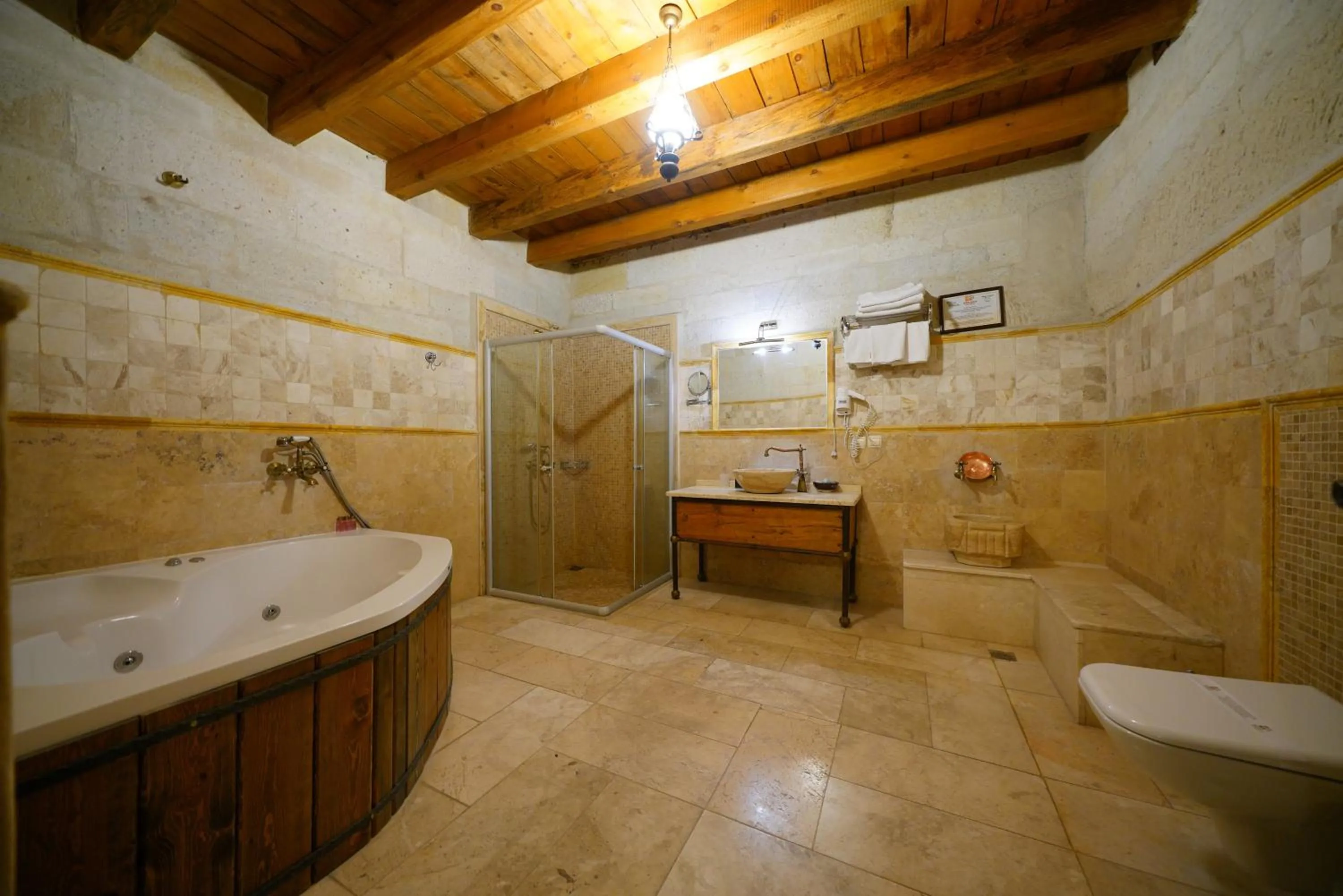 Shower in Harman Cave Hotel