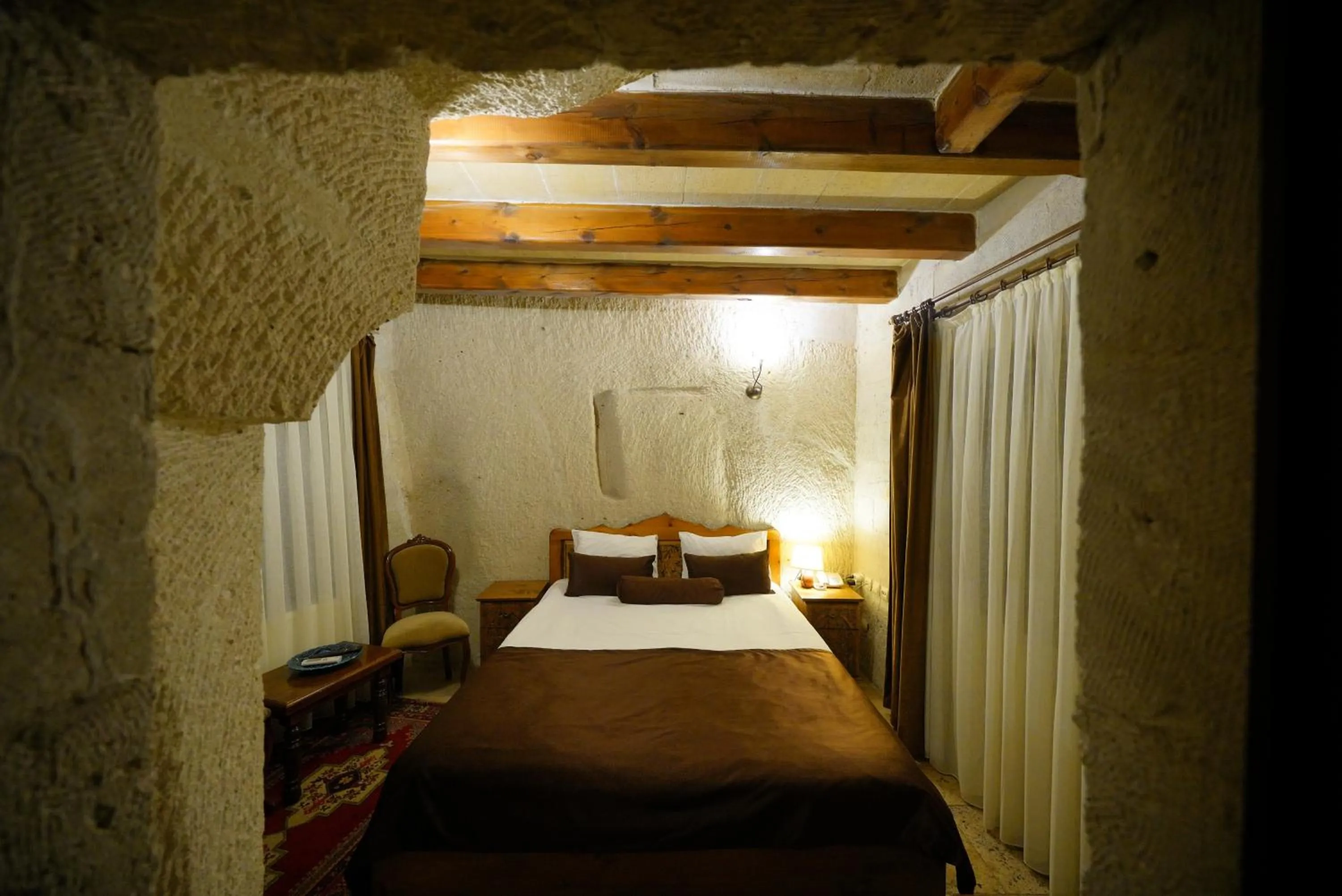 Bed in Harman Cave Hotel