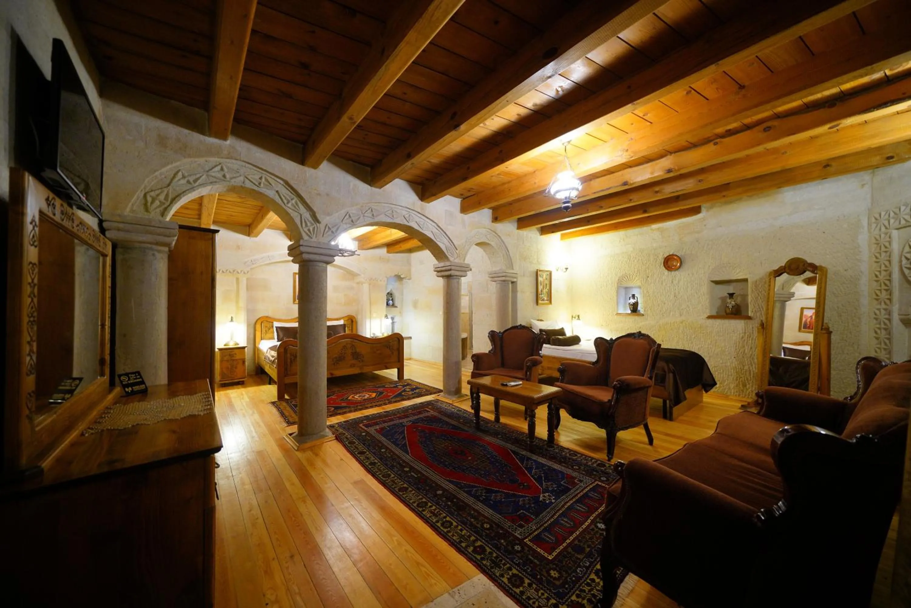 TV and multimedia in Harman Cave Hotel