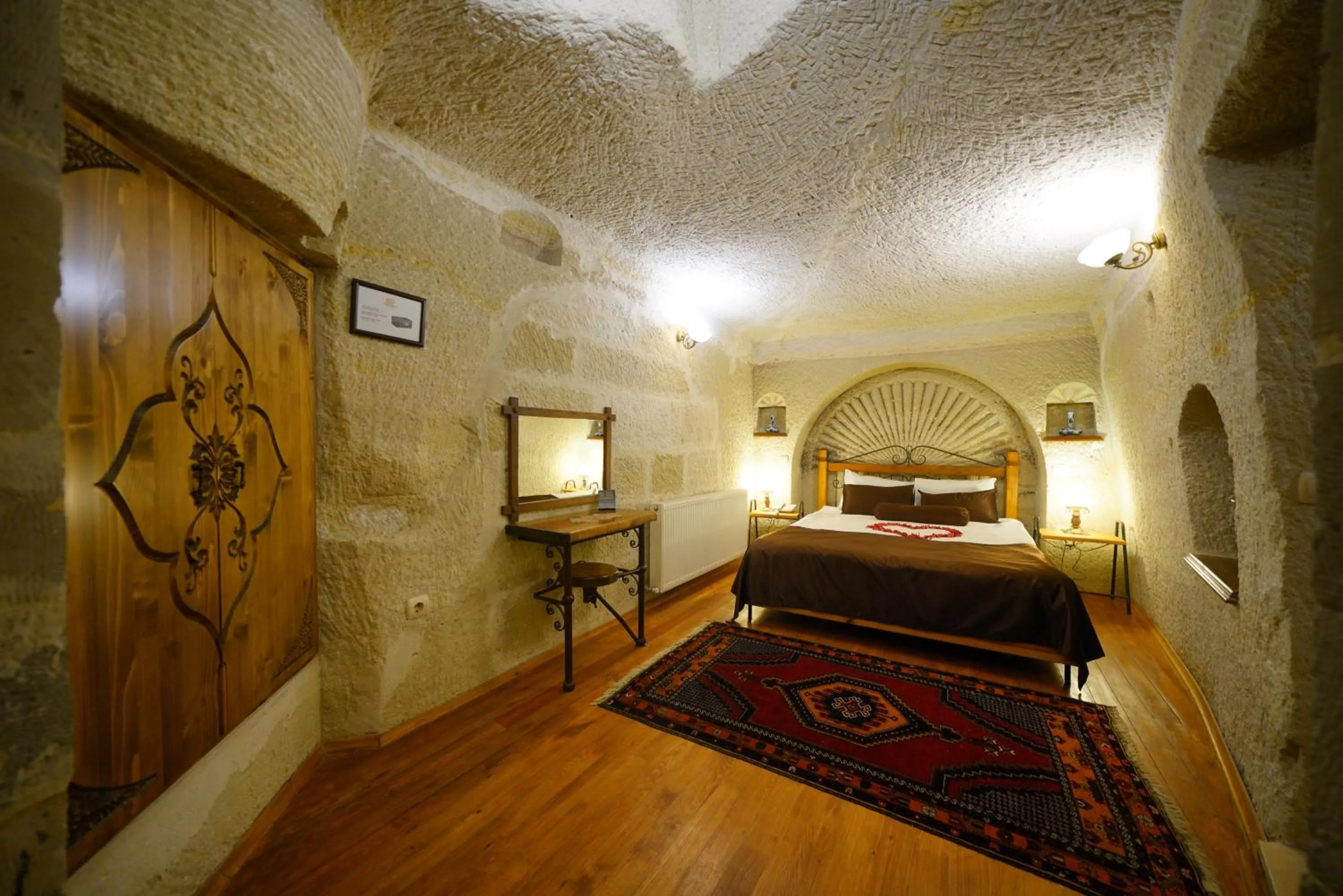 Bed in Harman Cave Hotel