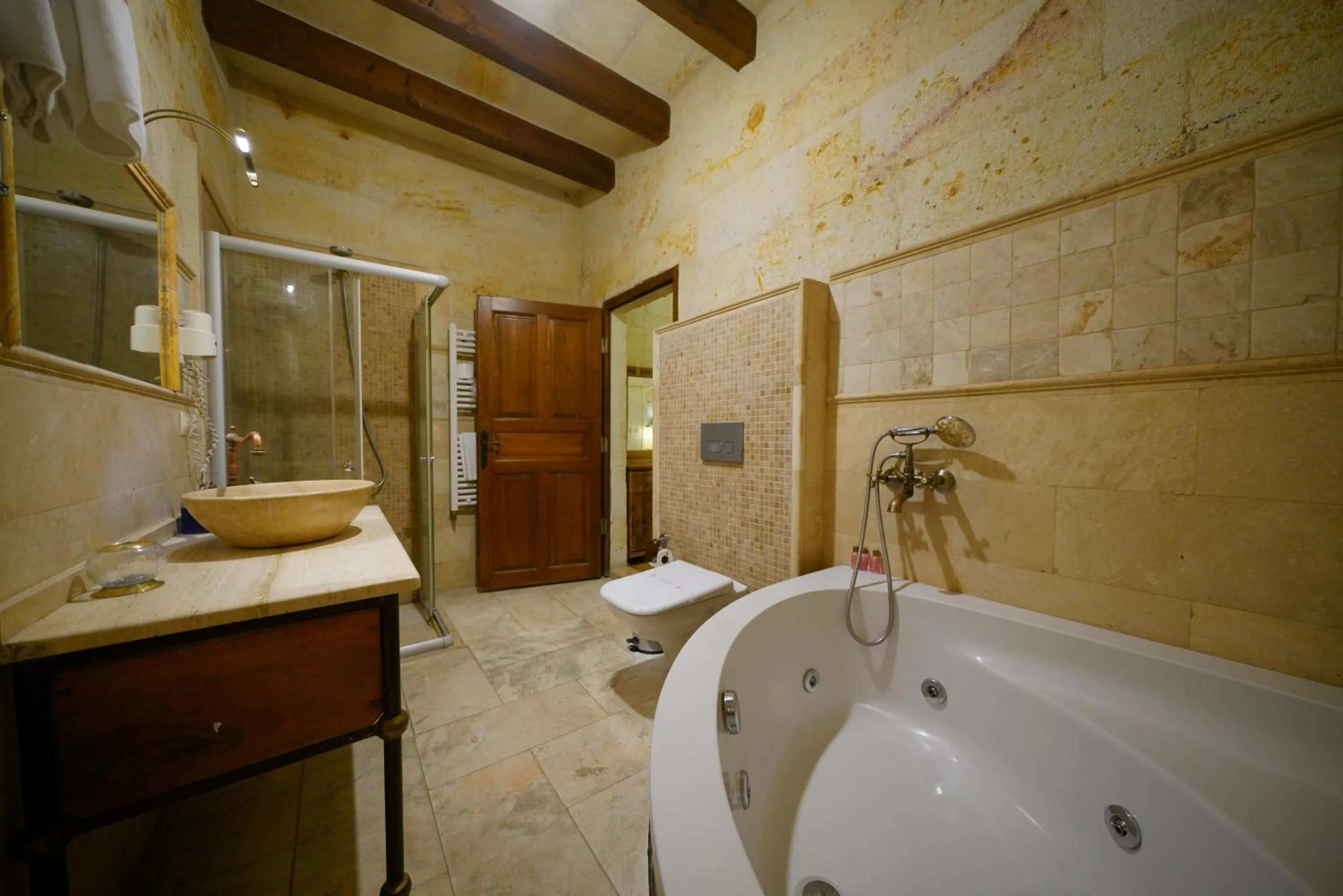 Shower in Harman Cave Hotel