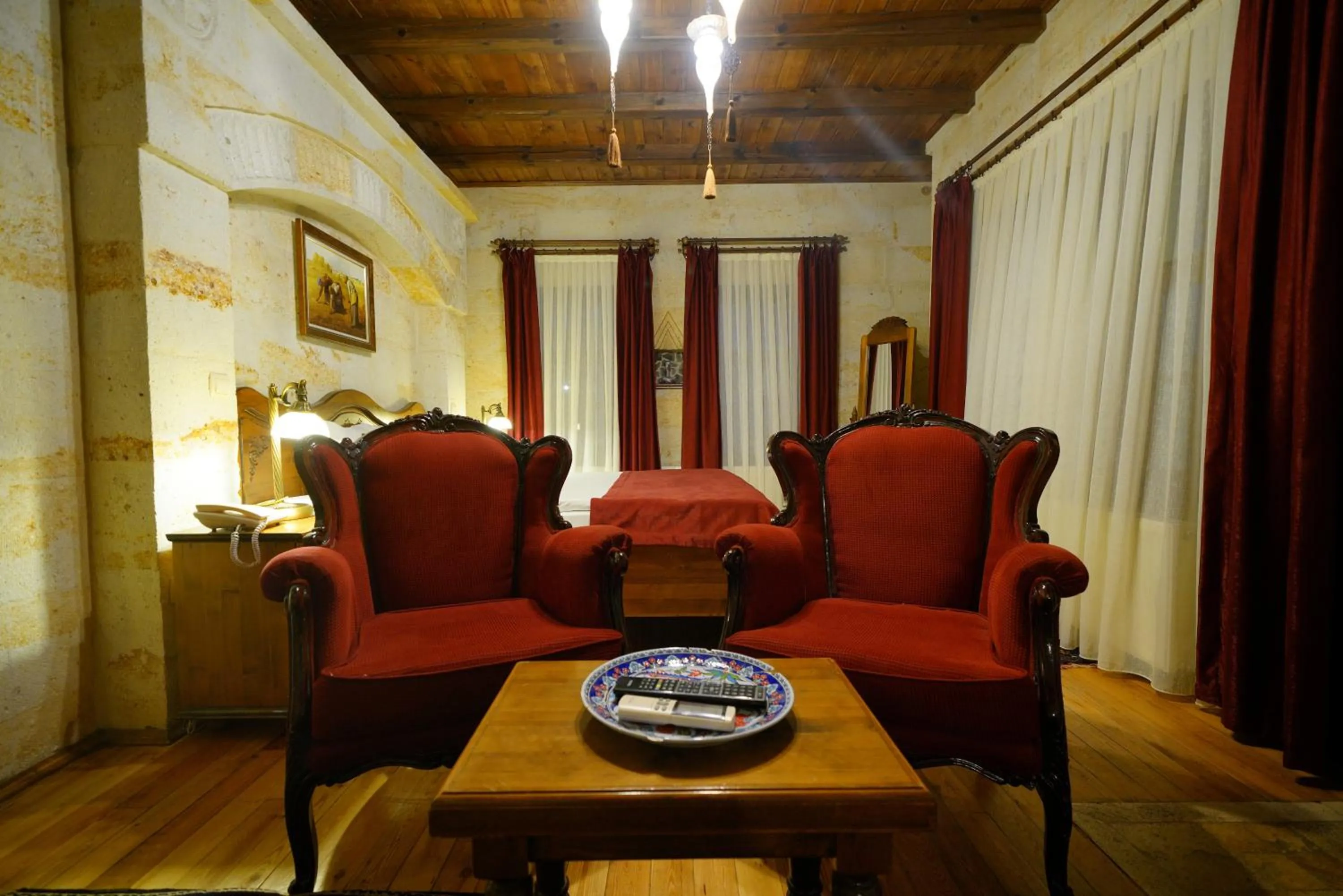 Living room in Harman Cave Hotel