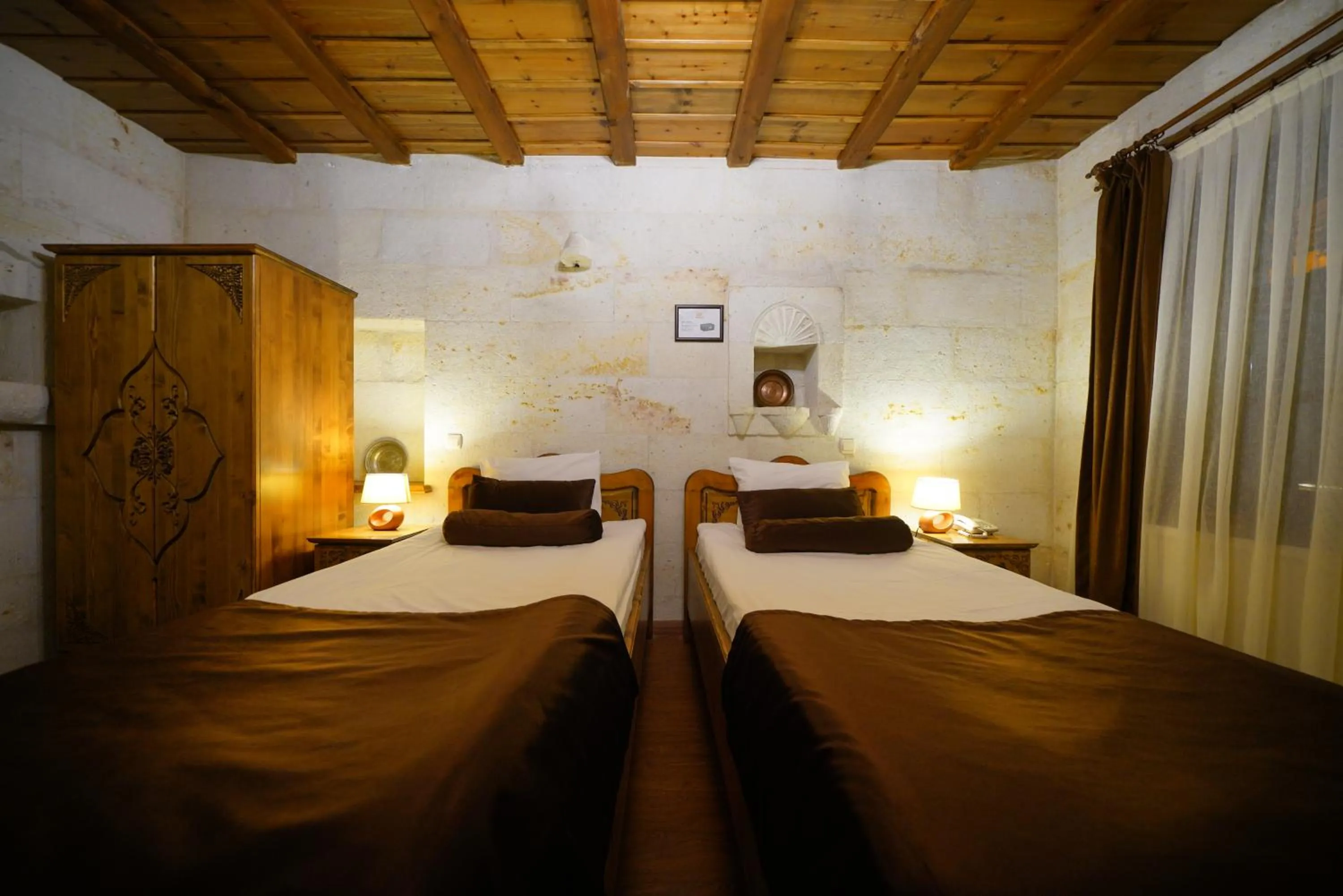 Bed in Harman Cave Hotel