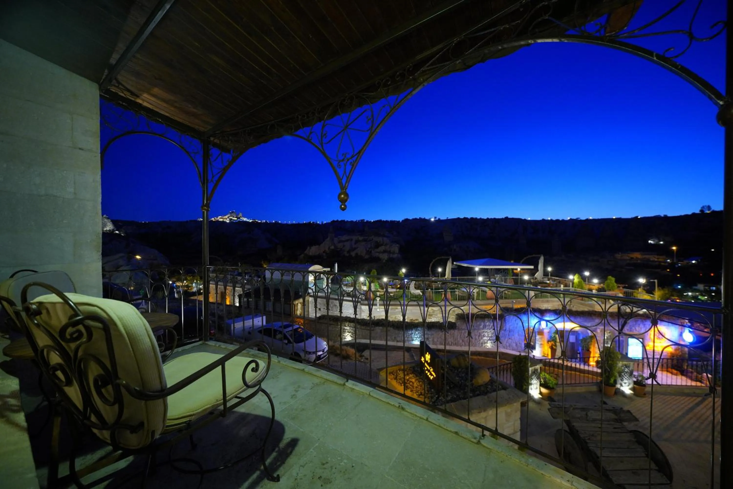 Night in Harman Cave Hotel