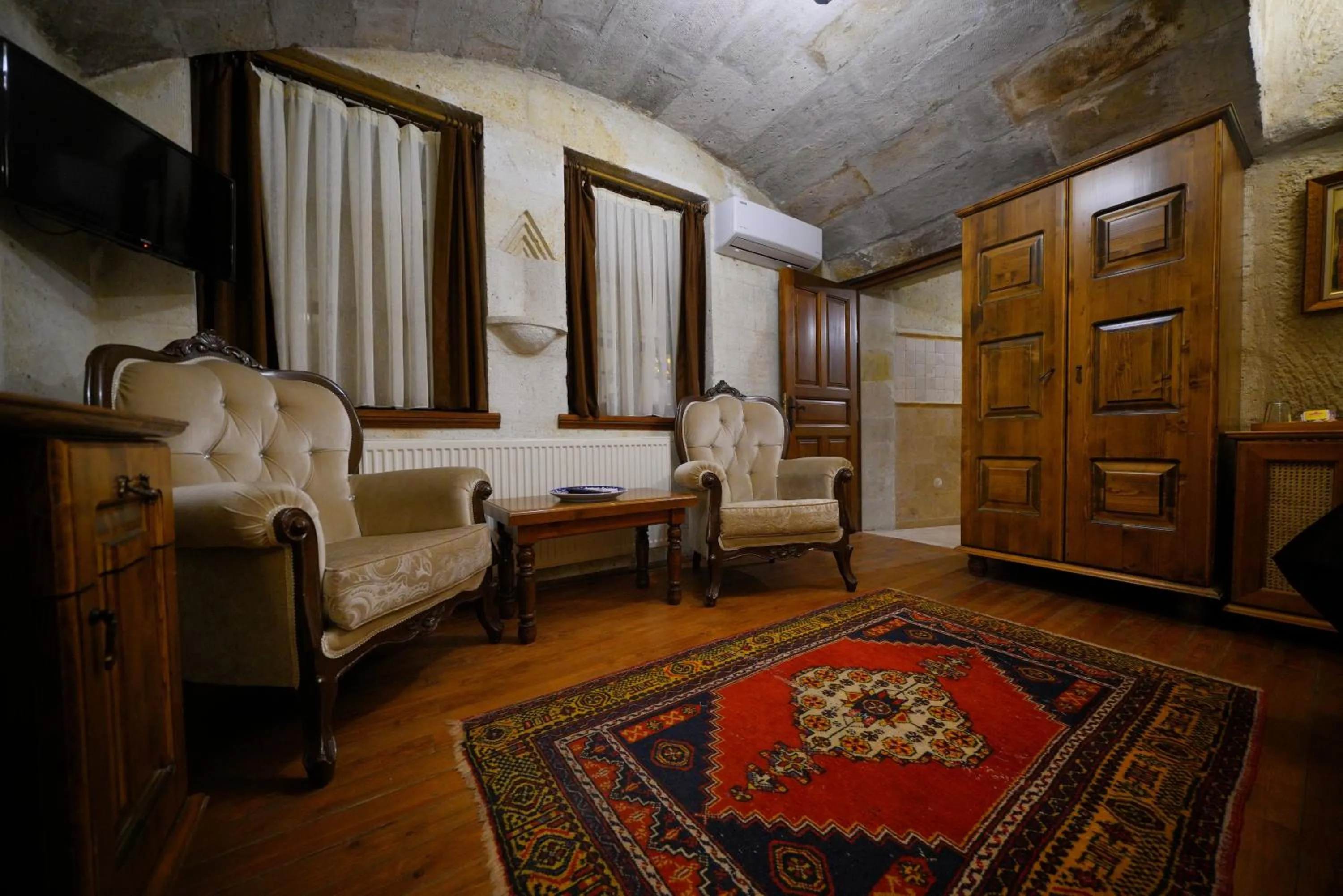 Living room in Harman Cave Hotel