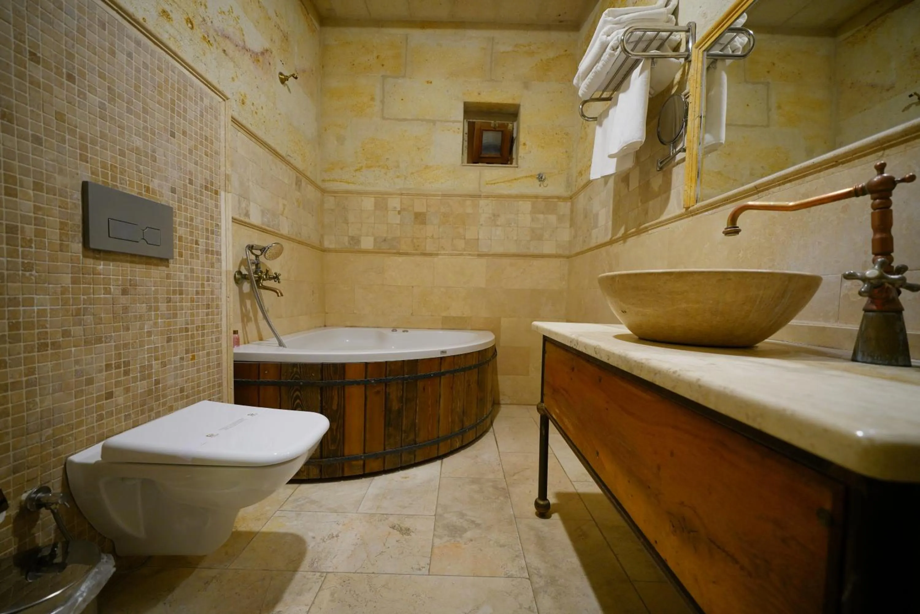 Toilet in Harman Cave Hotel