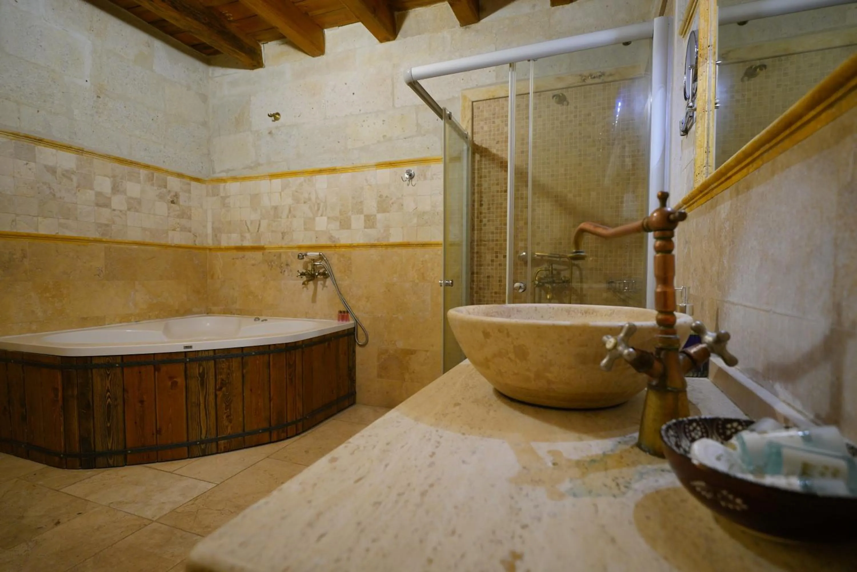 Shower in Harman Cave Hotel