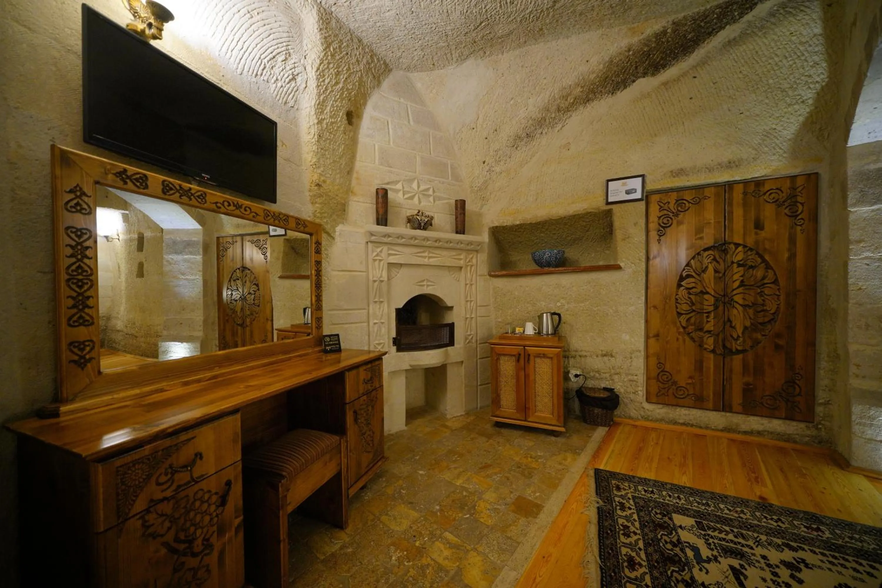 TV and multimedia in Harman Cave Hotel