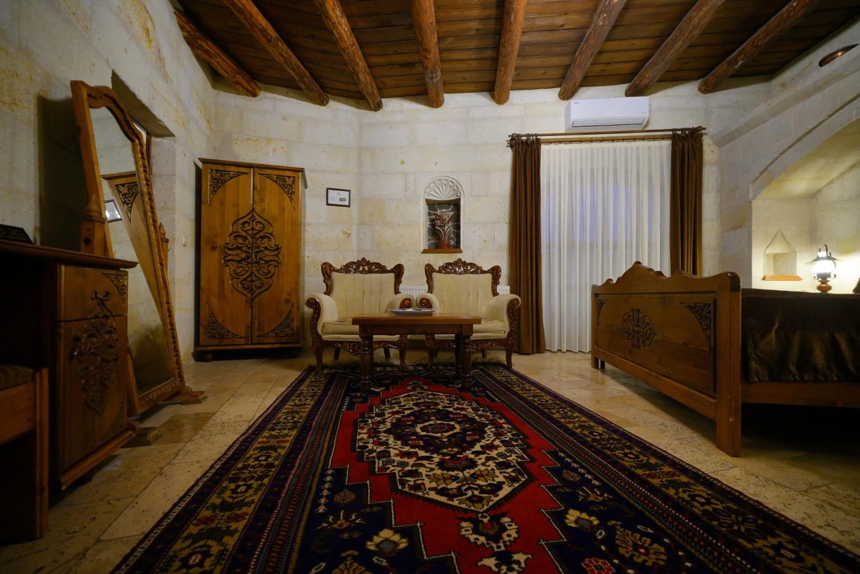 Bed in Harman Cave Hotel