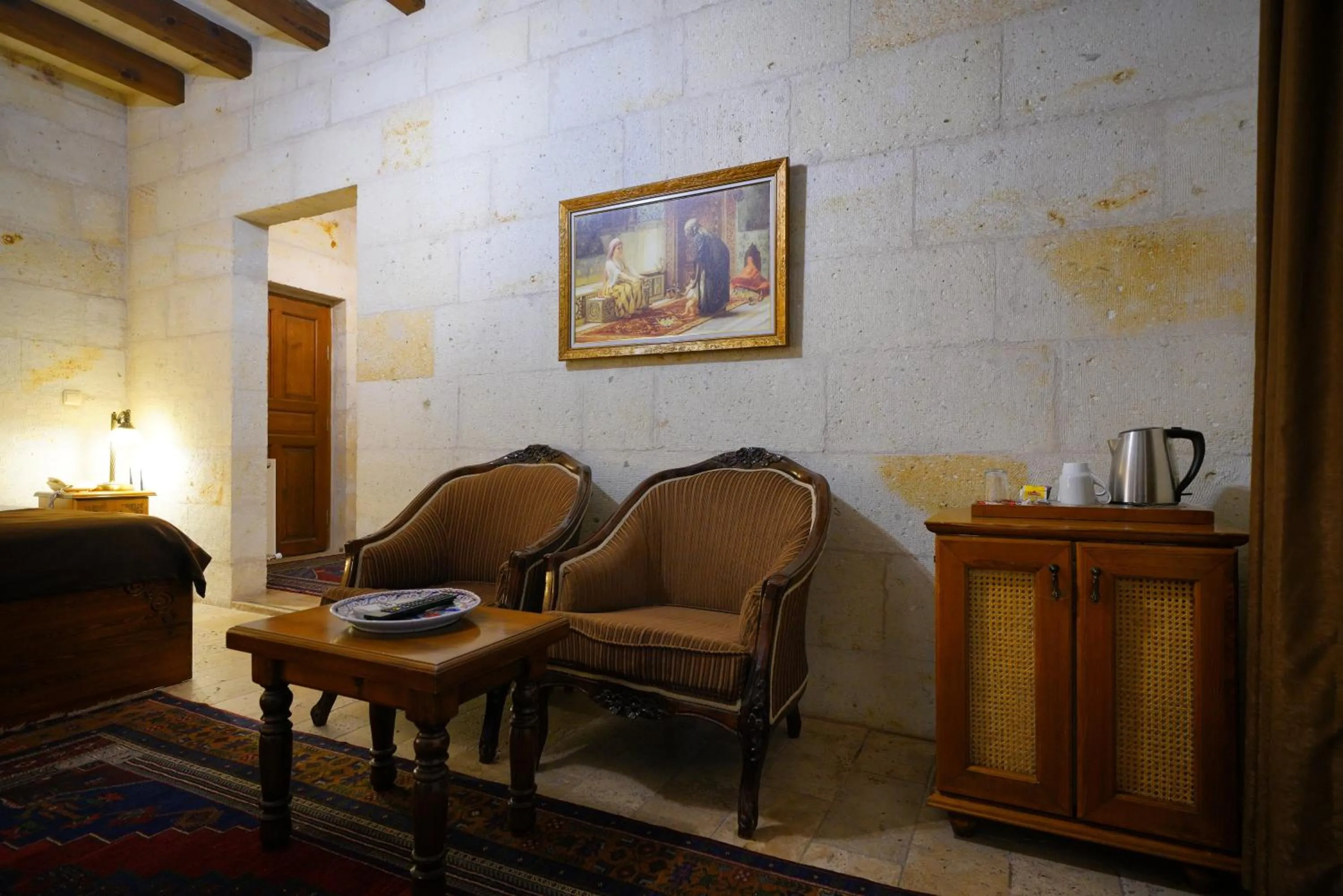 Coffee/tea facilities in Harman Cave Hotel