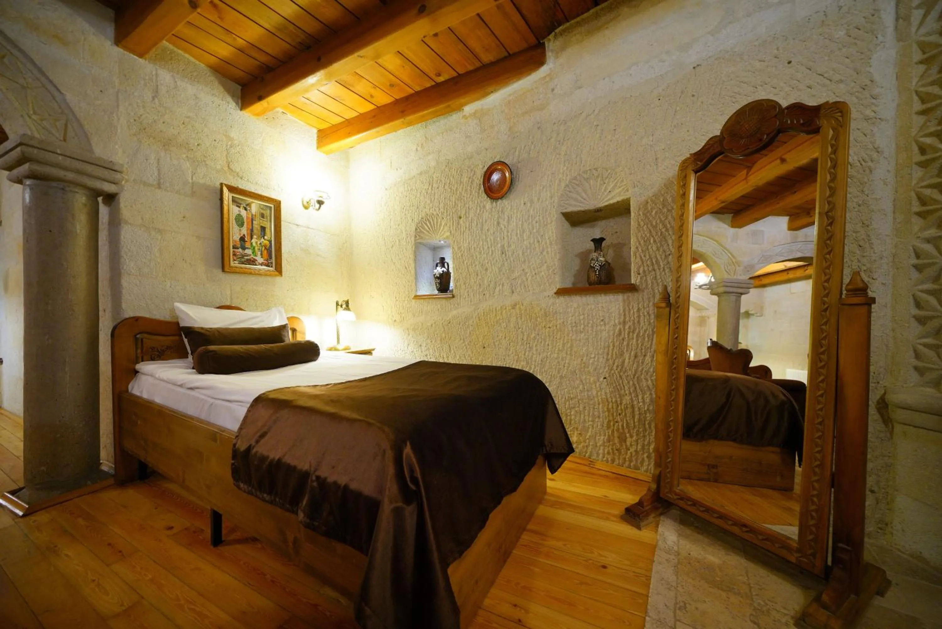 Bed in Harman Cave Hotel