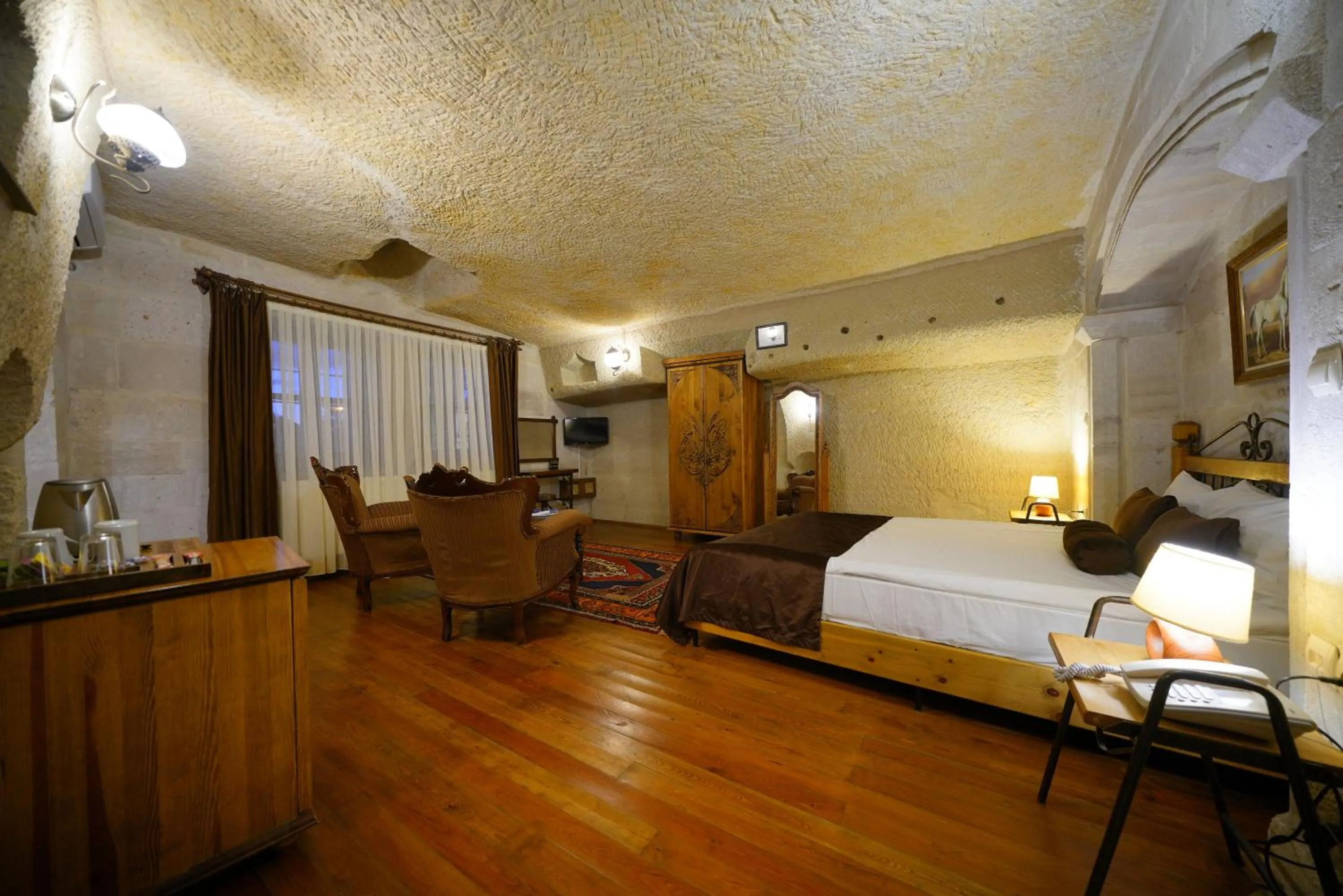 Bed in Harman Cave Hotel