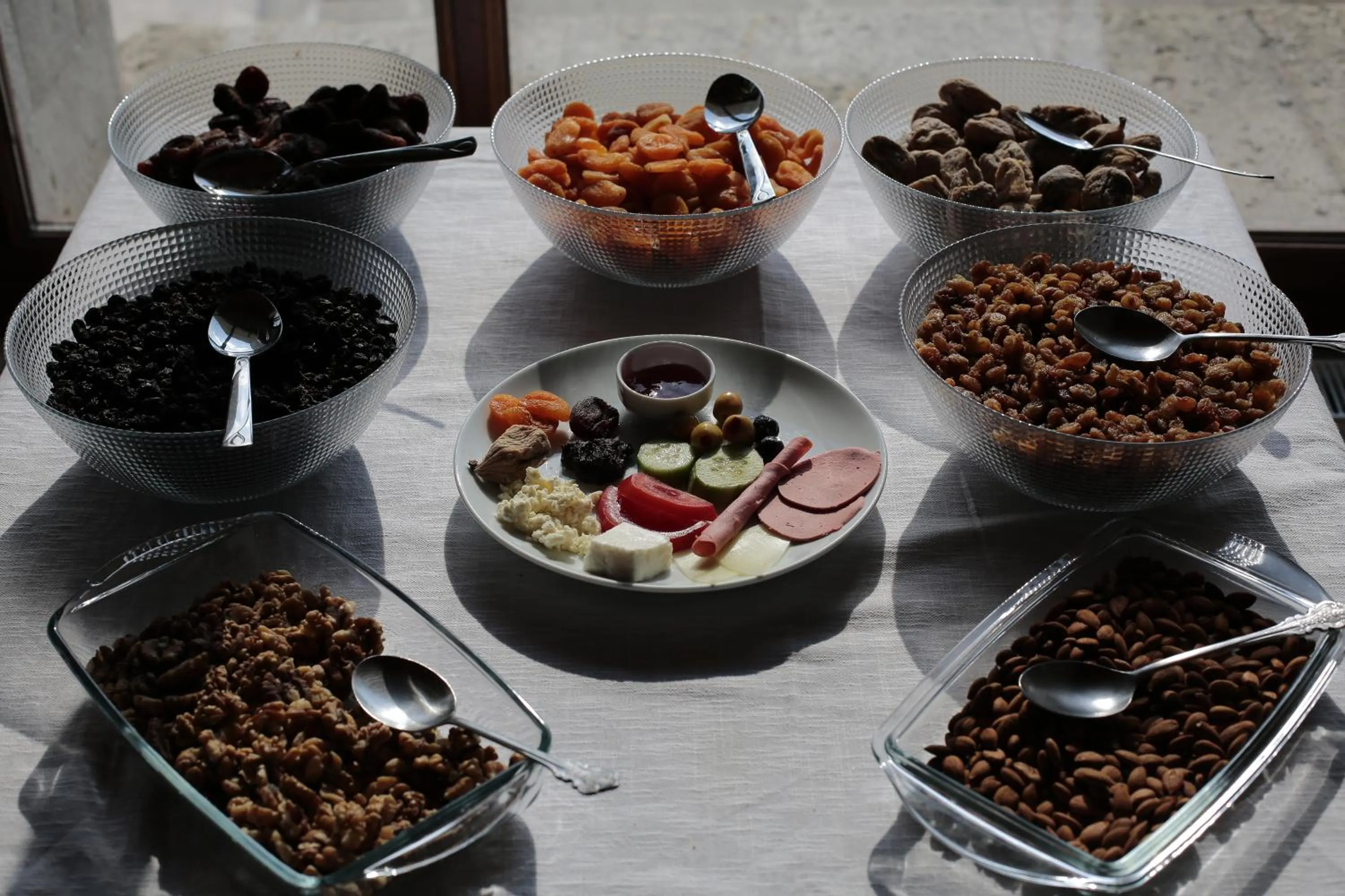 Restaurant/places to eat in Harman Cave Hotel