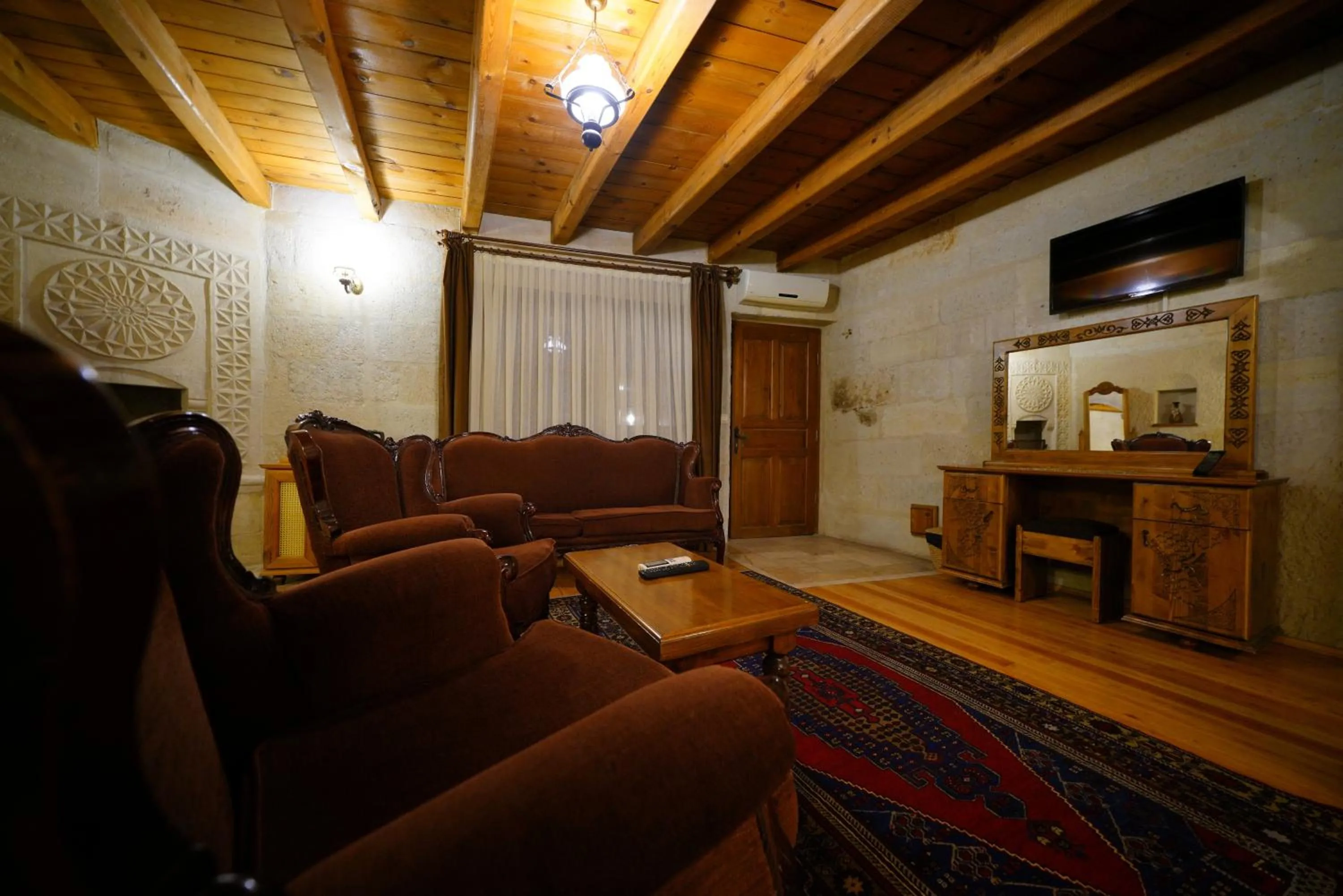 TV and multimedia in Harman Cave Hotel