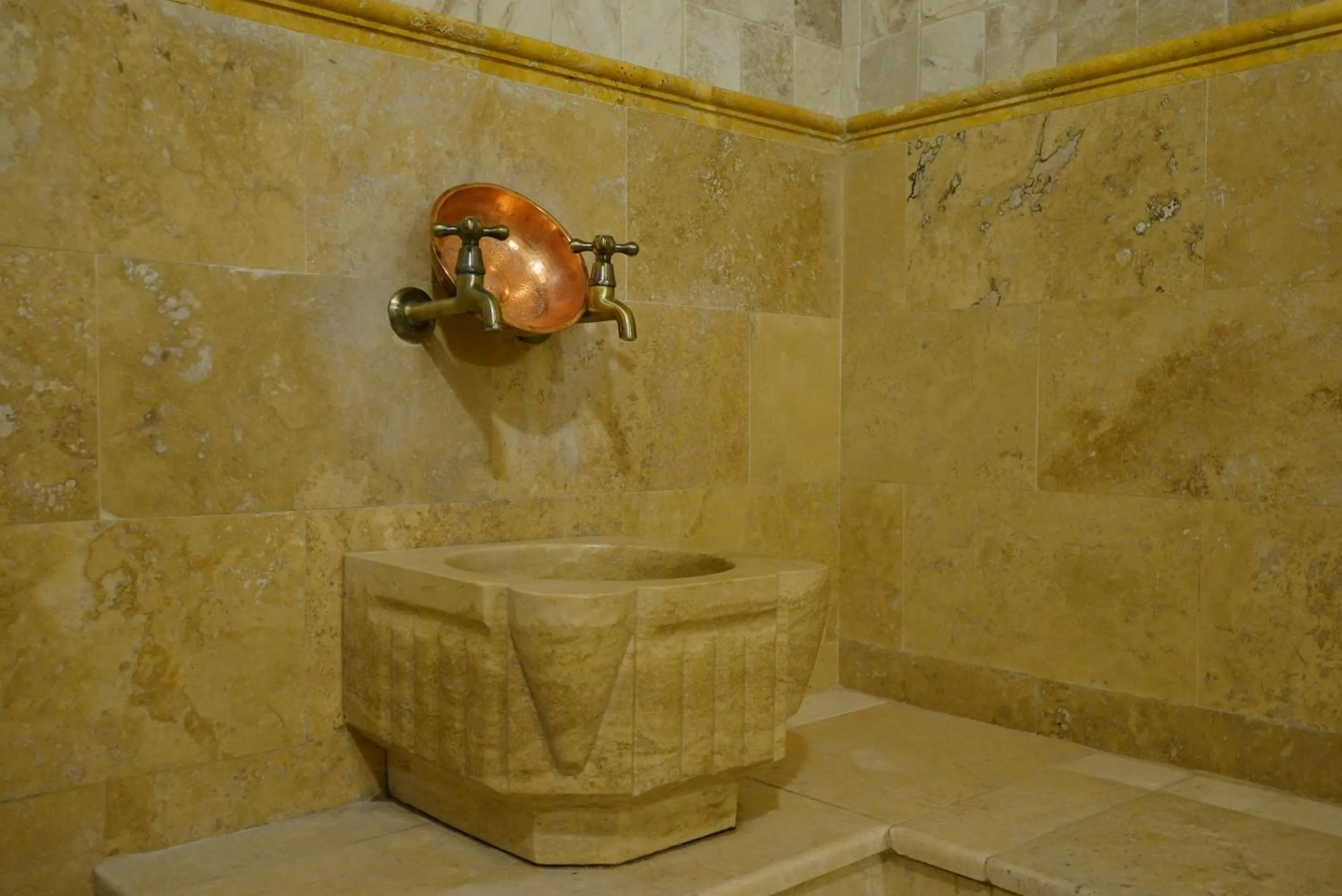 Bathroom in Harman Cave Hotel