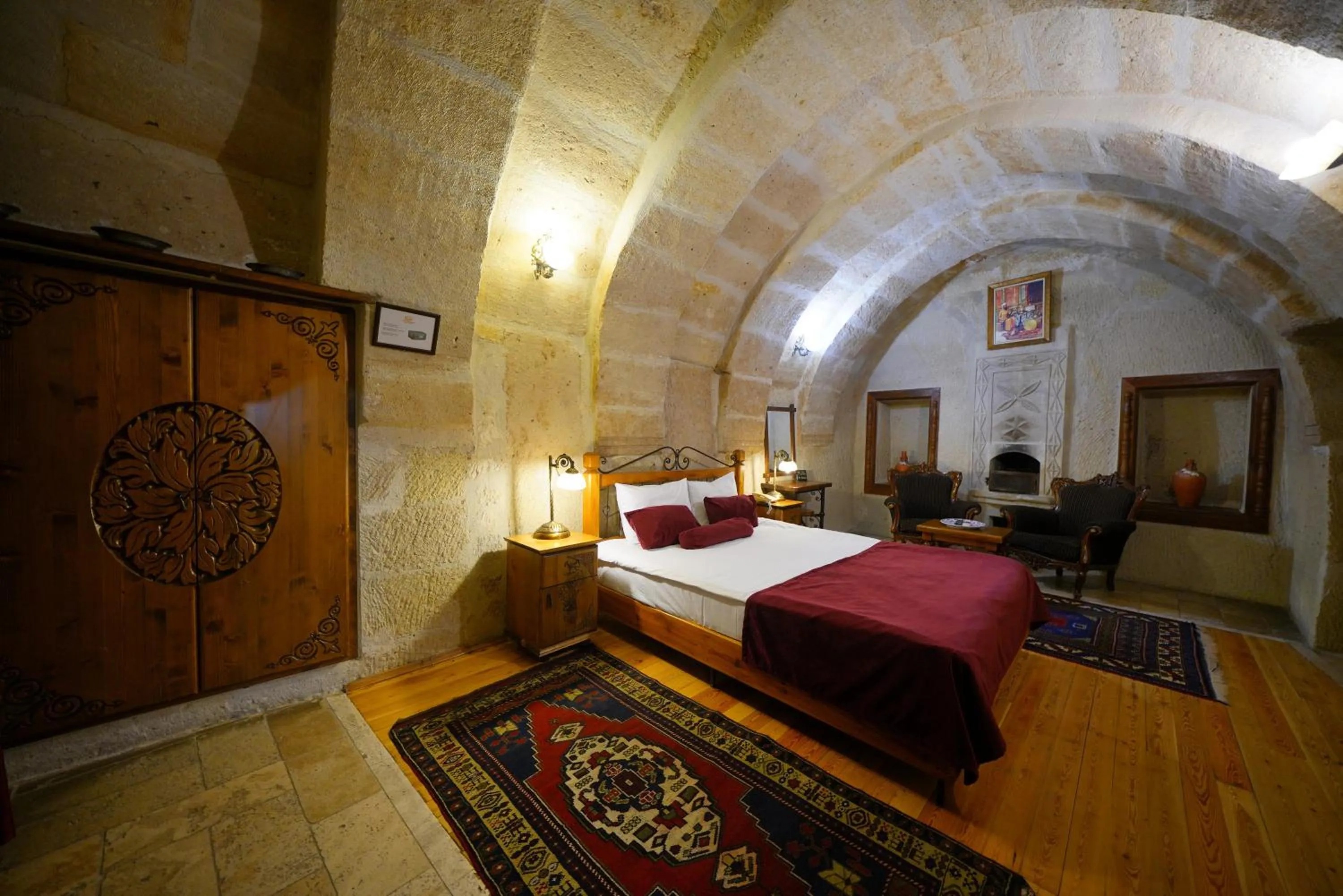 Bed in Harman Cave Hotel