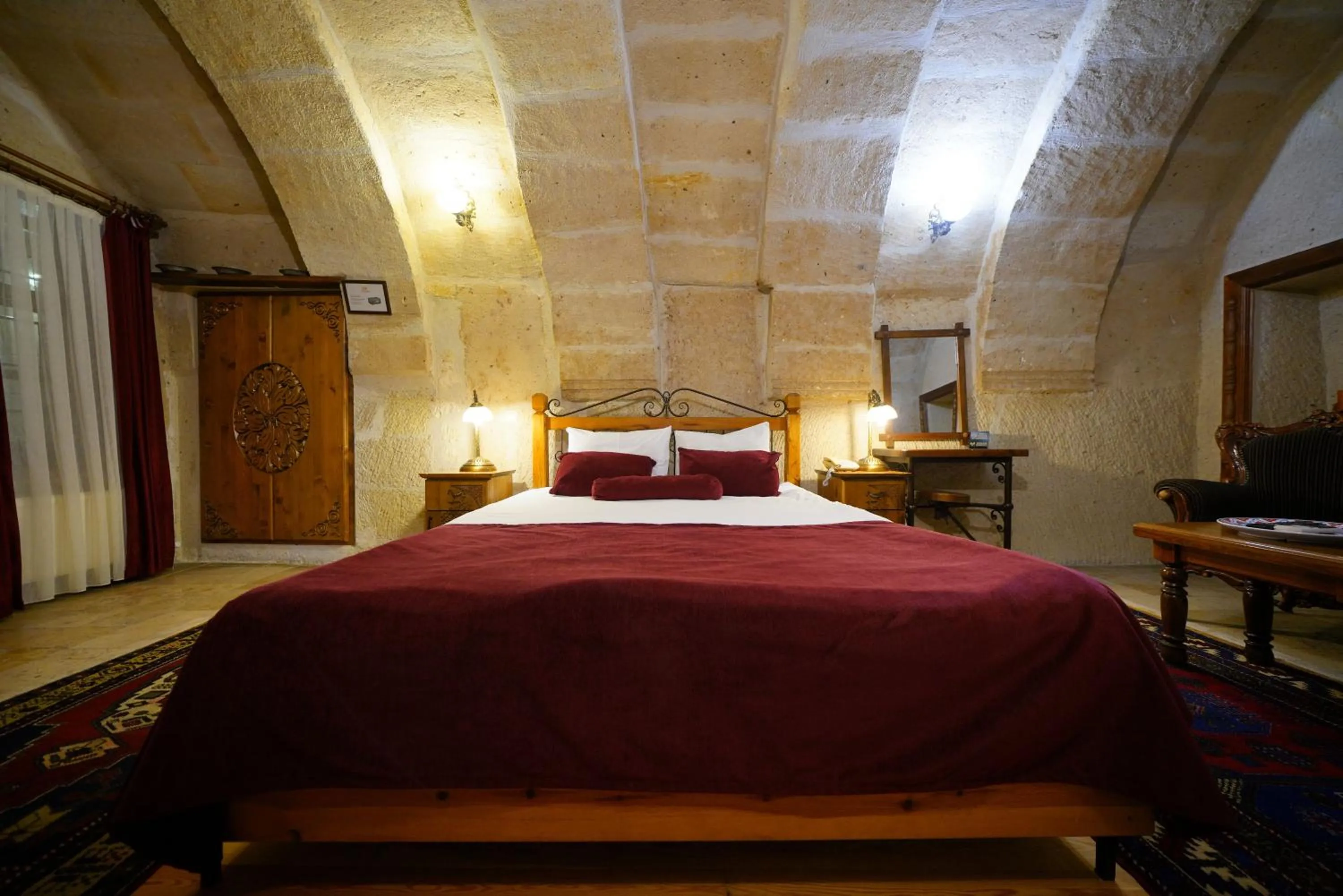 Bed in Harman Cave Hotel
