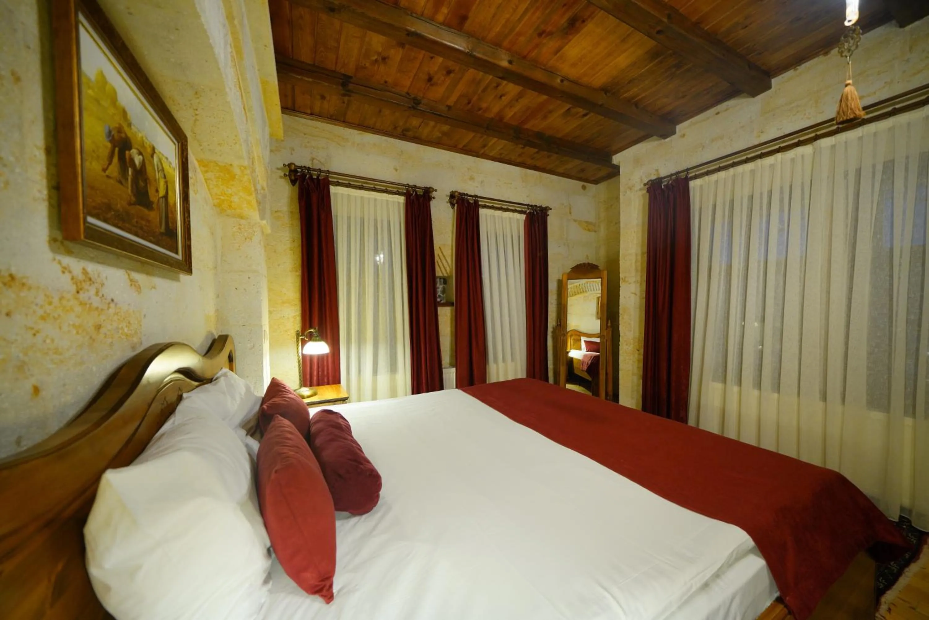 Bed in Harman Cave Hotel