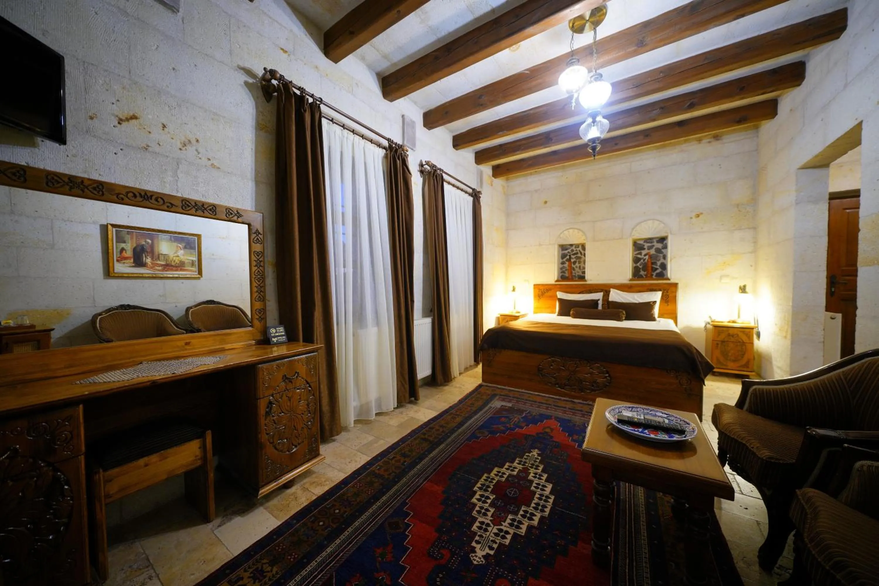 Bed in Harman Cave Hotel